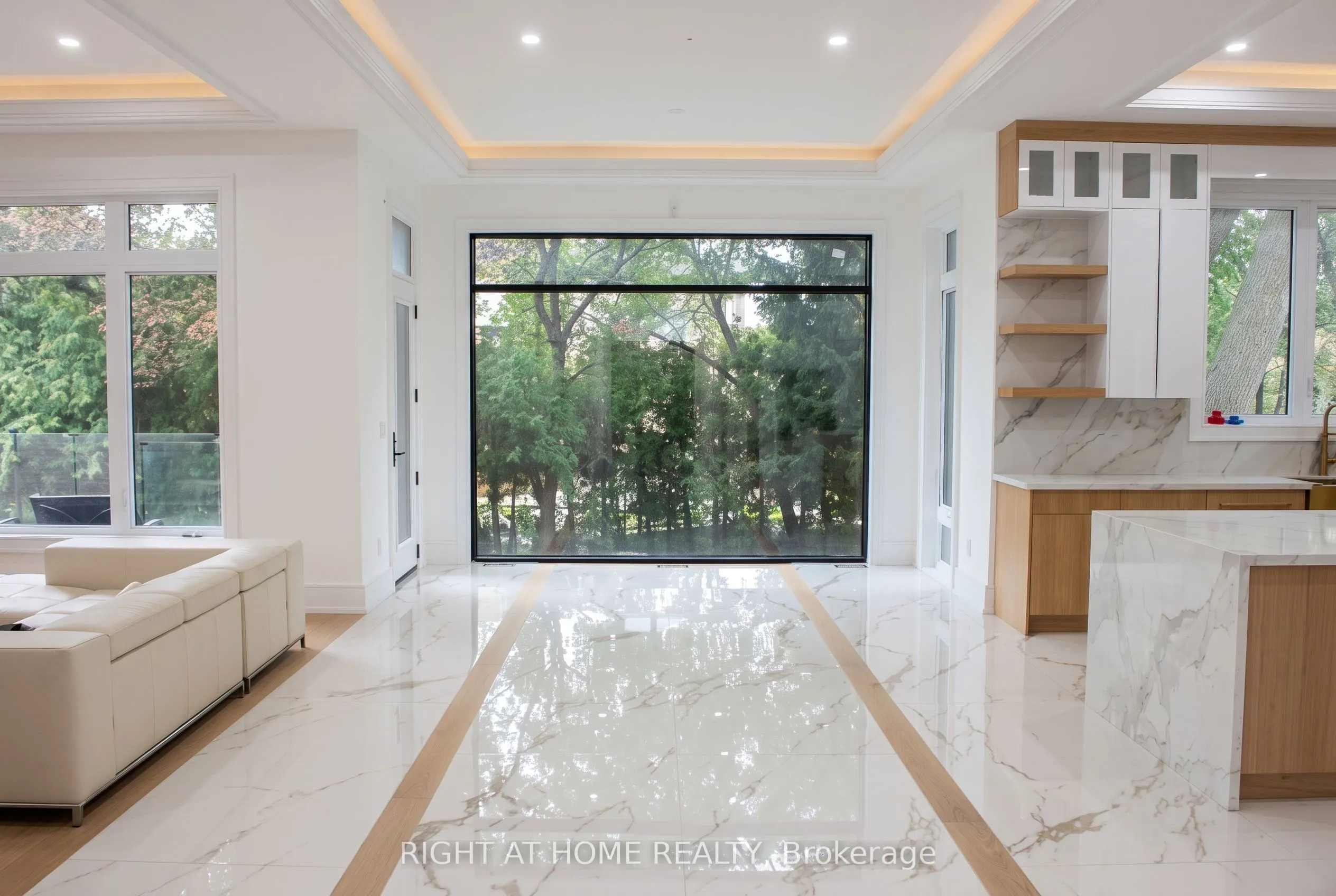 15 Orlon Crescent