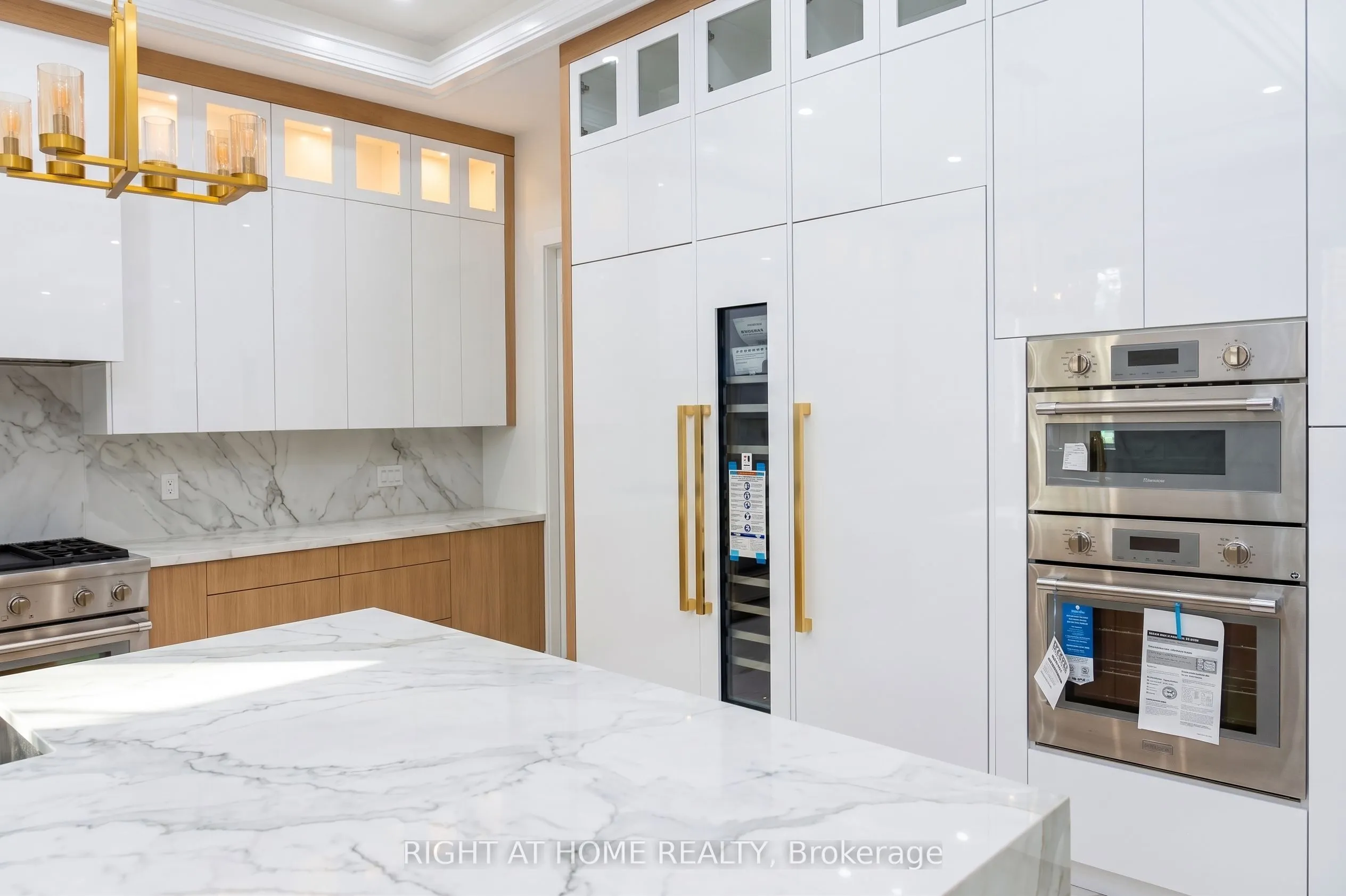 15 Orlon Crescent