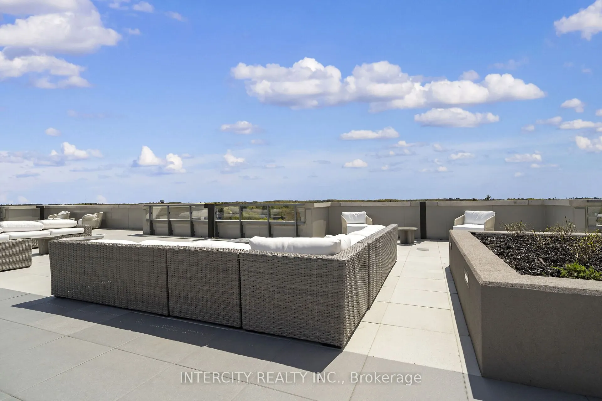 2075 King Road #128