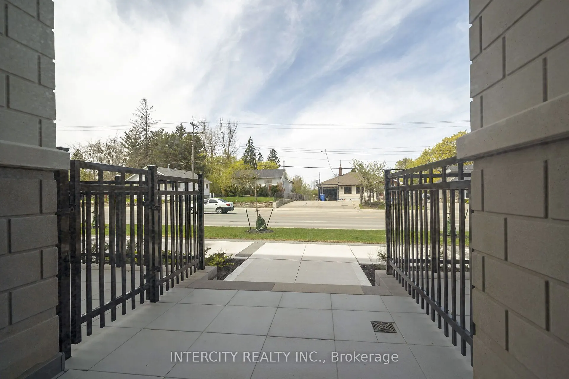 2075 King Road #128