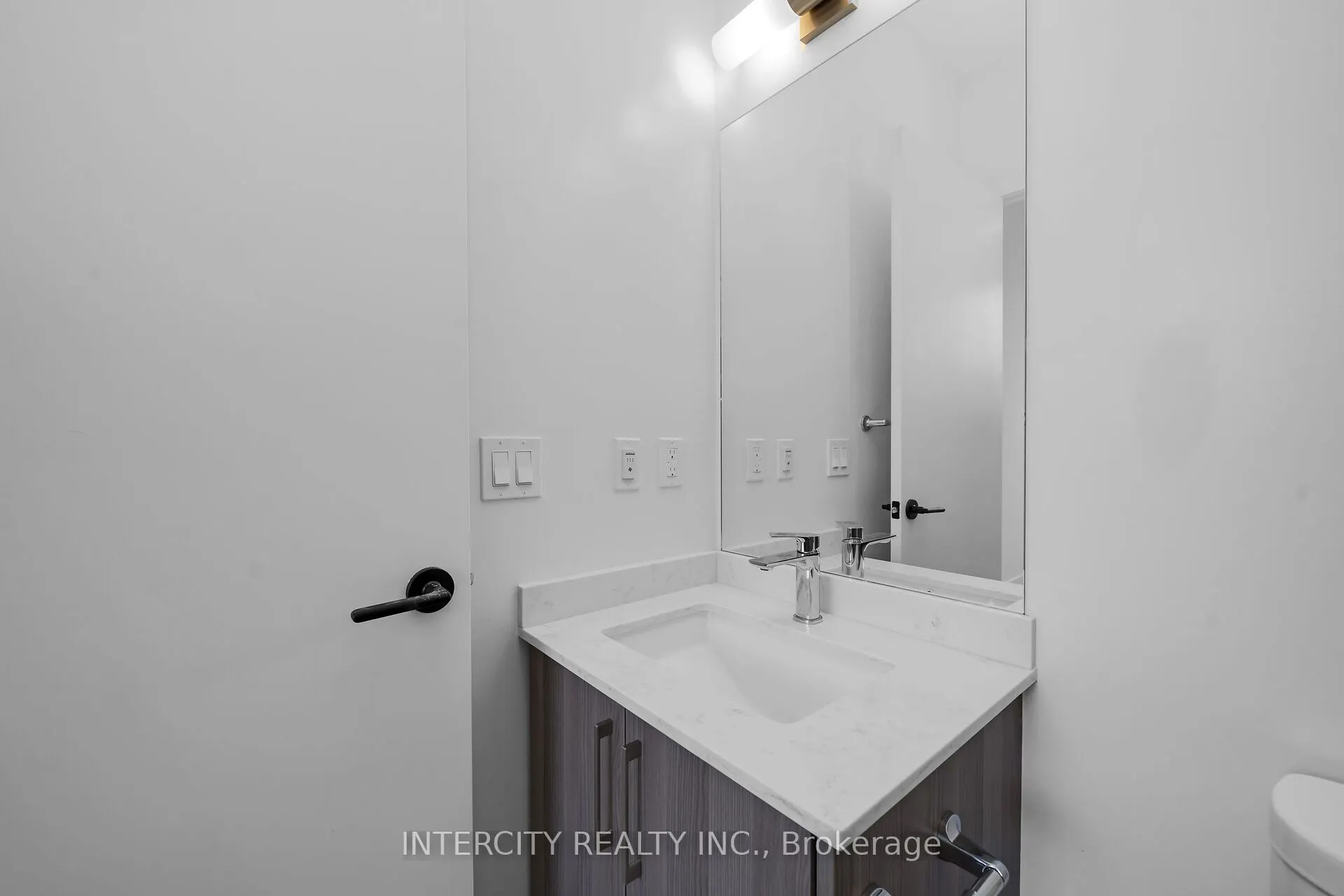2075 King Road #128