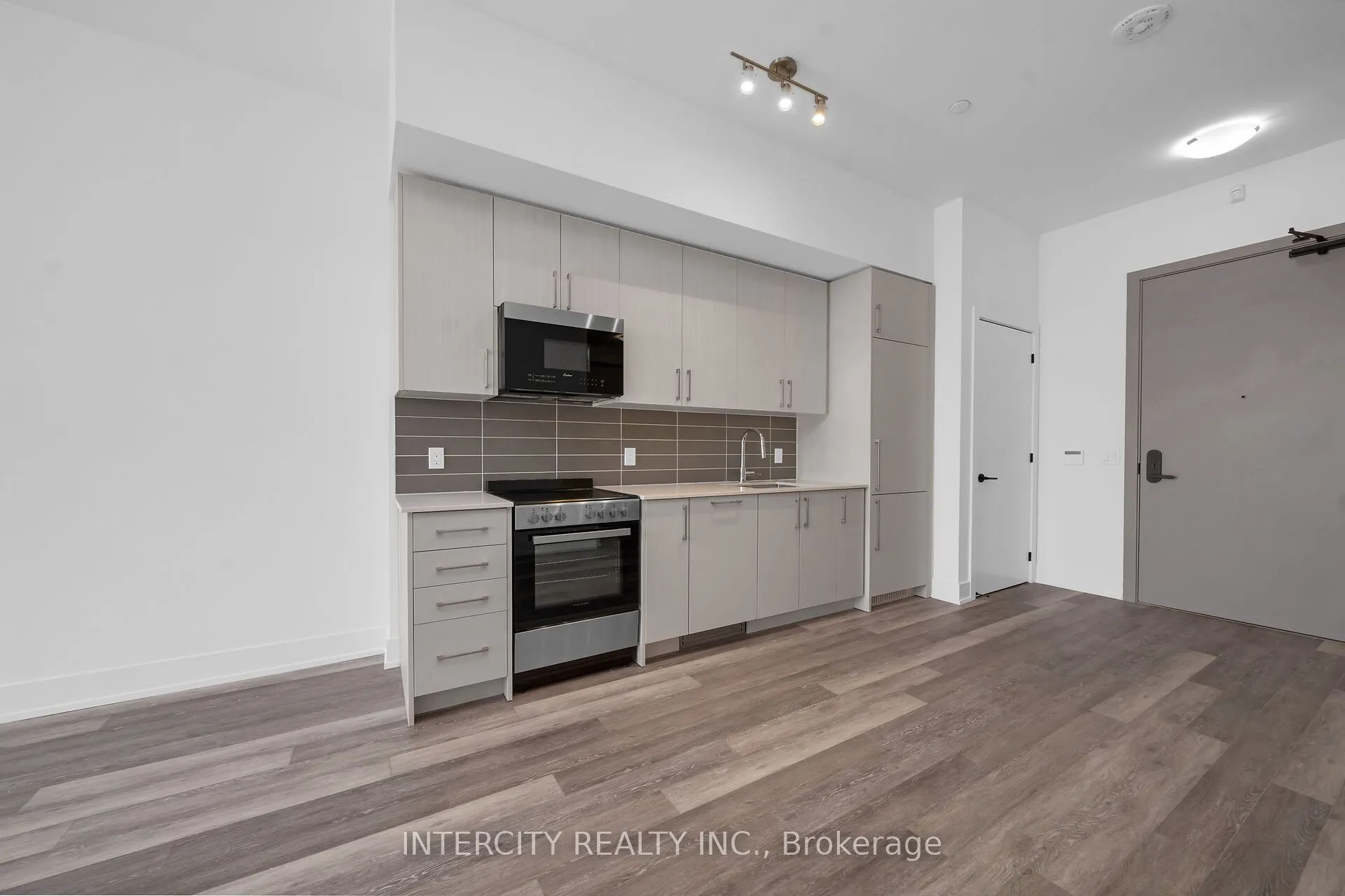 2075 King Road #128