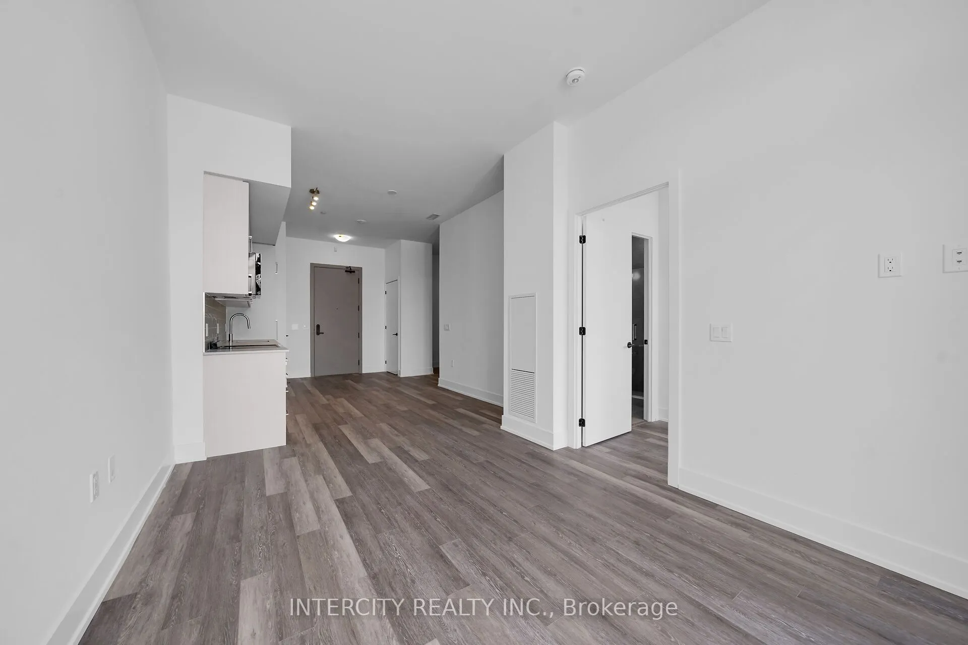 2075 King Road #128