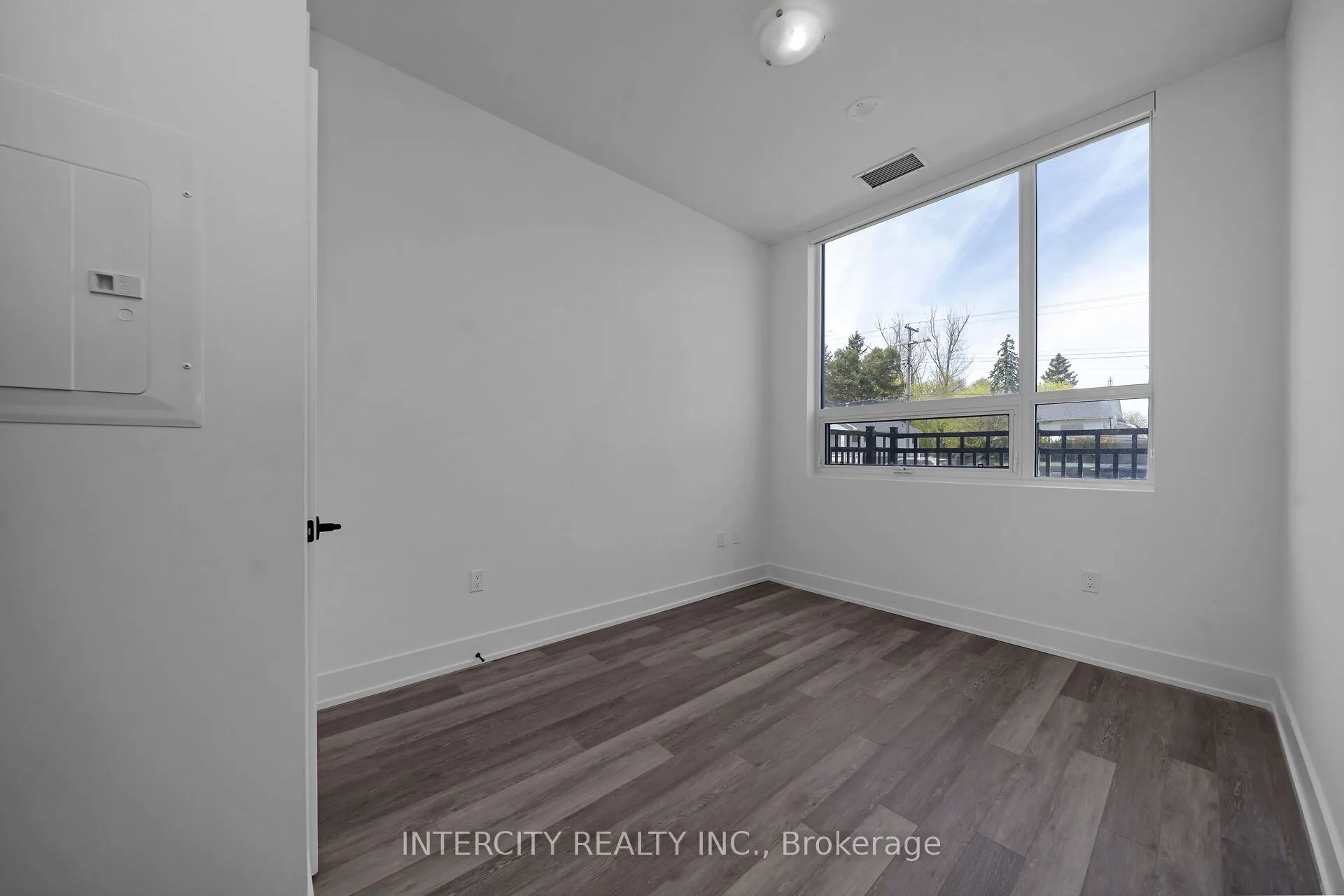 2075 King Road #128