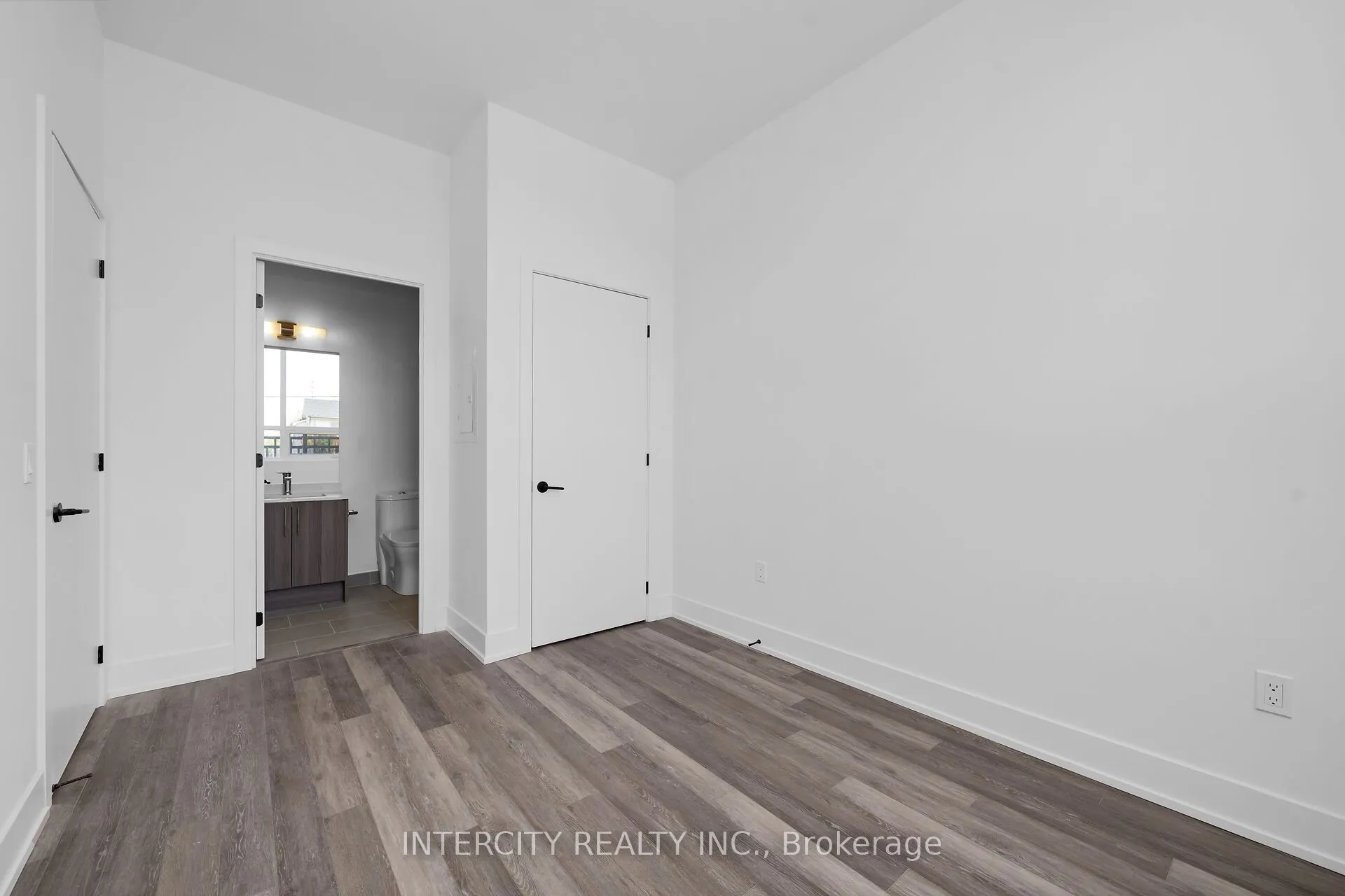 2075 King Road #128
