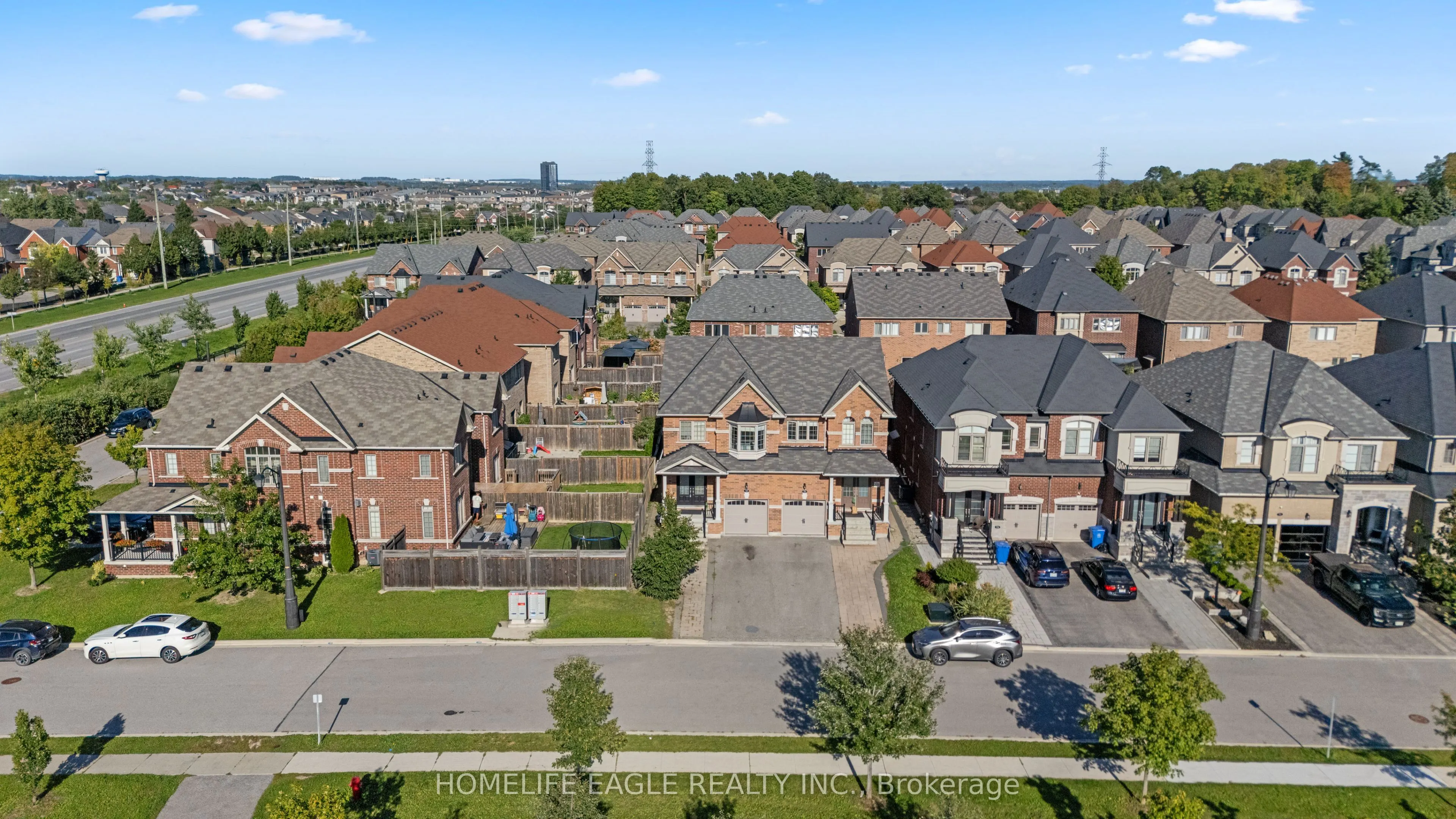 746 Yarfield Crescent
