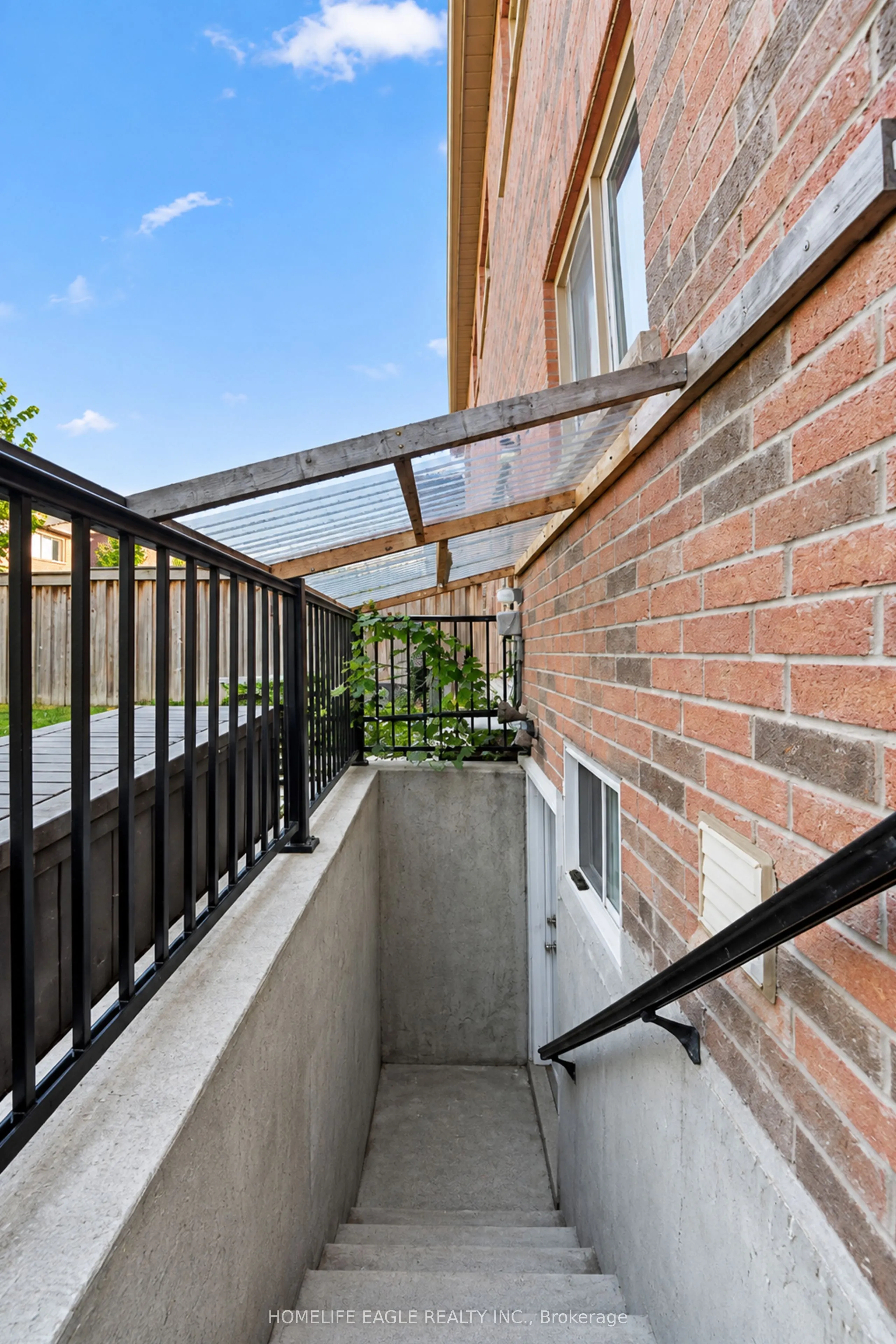 746 Yarfield Crescent