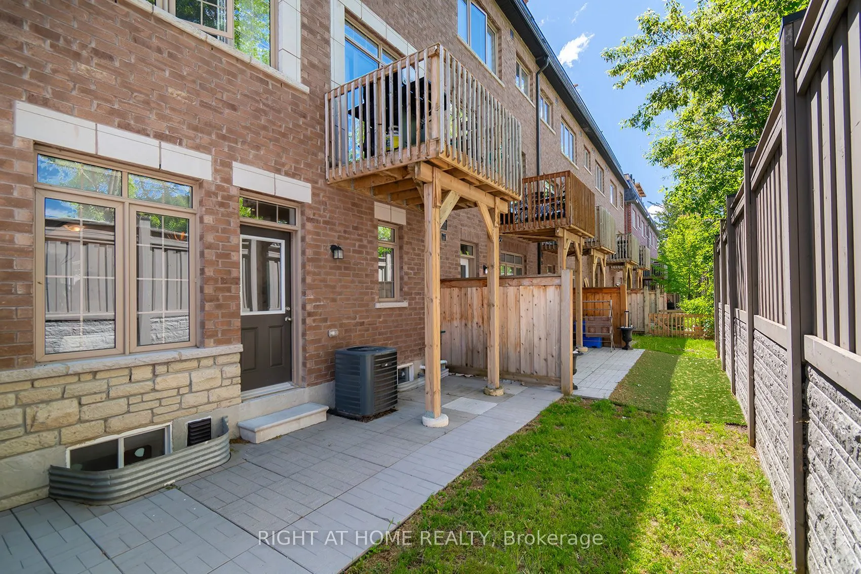 2 Queen Mary Court