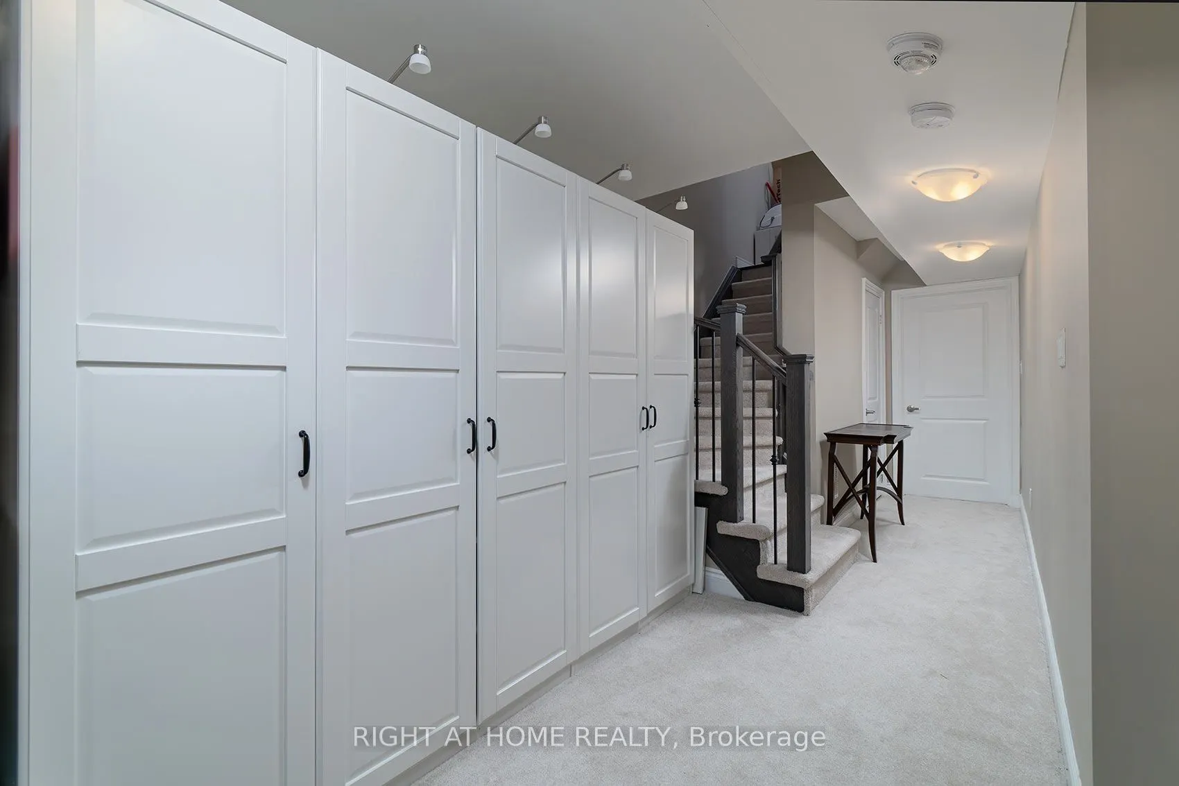 2 Queen Mary Court