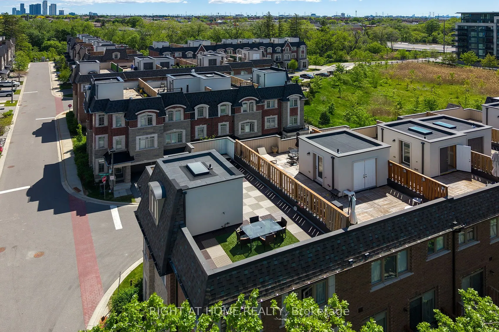 2 Queen Mary Court