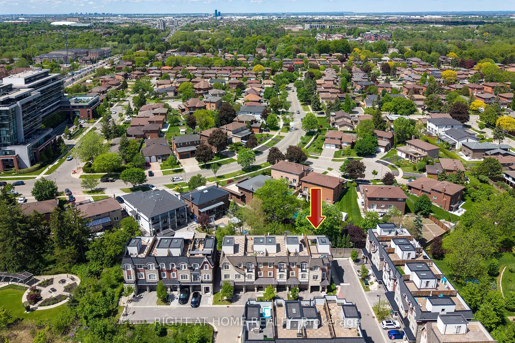 2 Queen Mary Court