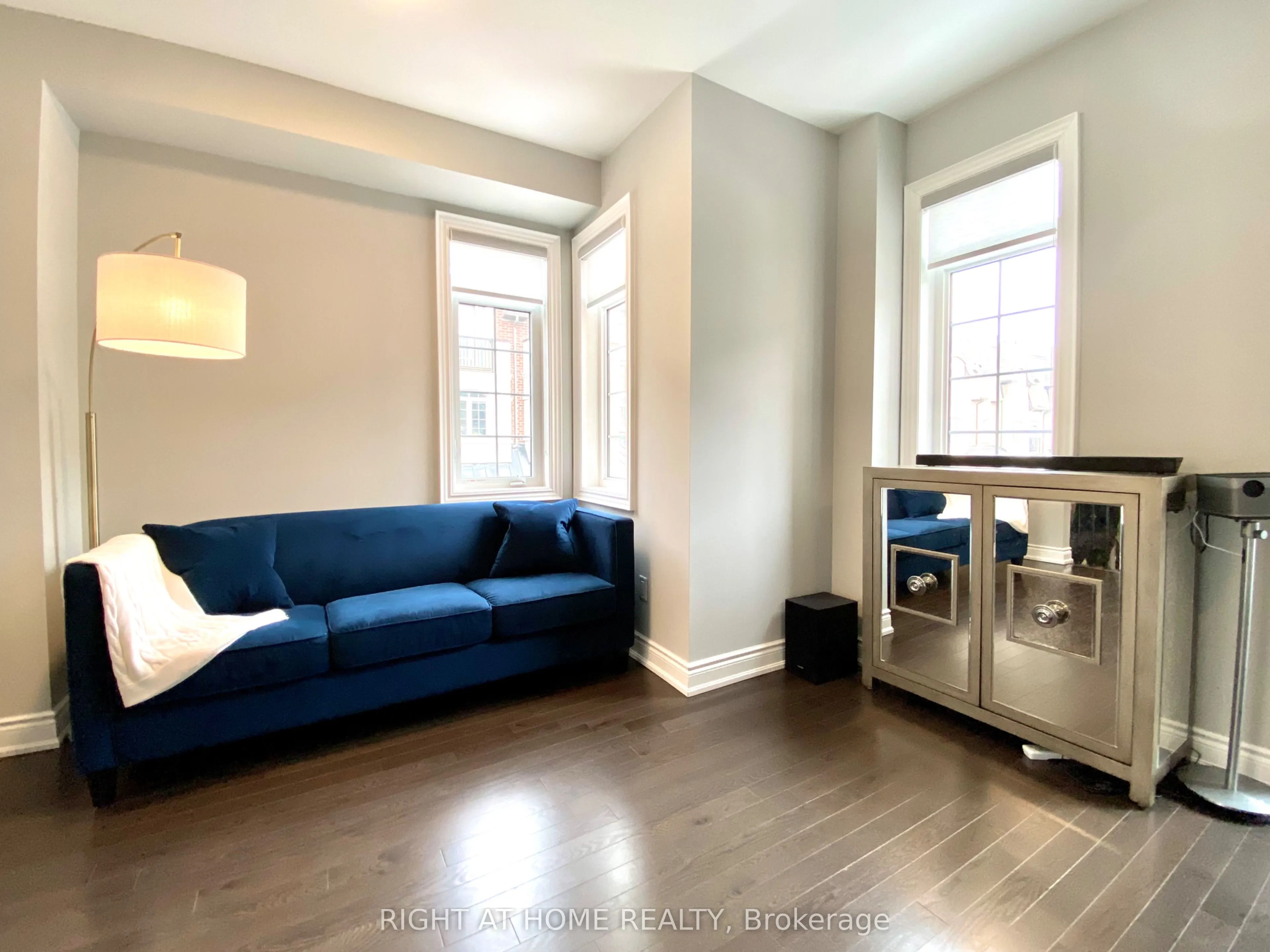2 Queen Mary Court