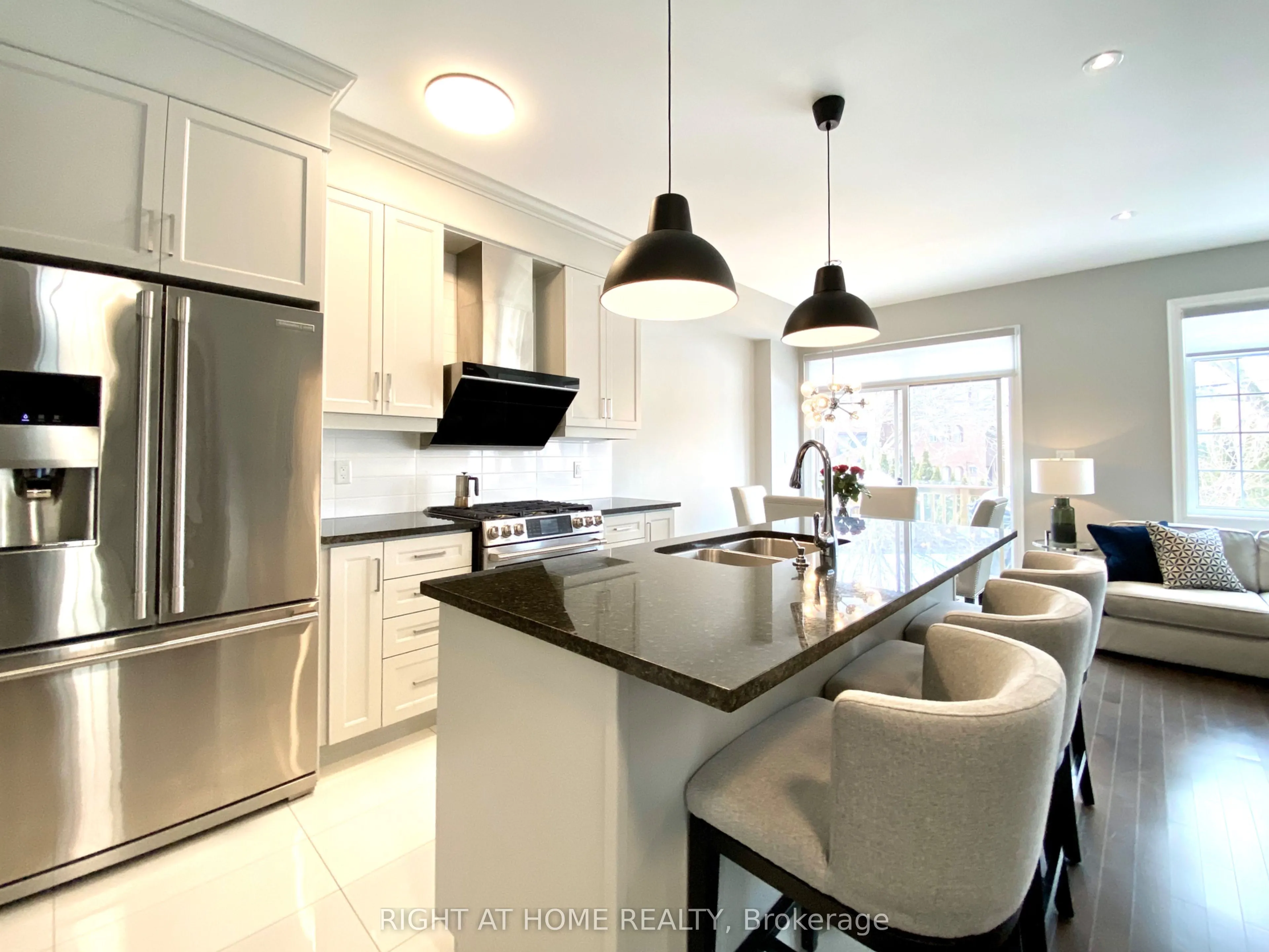 2 Queen Mary Court