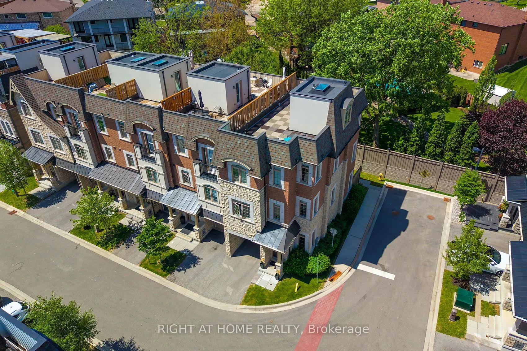 2 Queen Mary Court