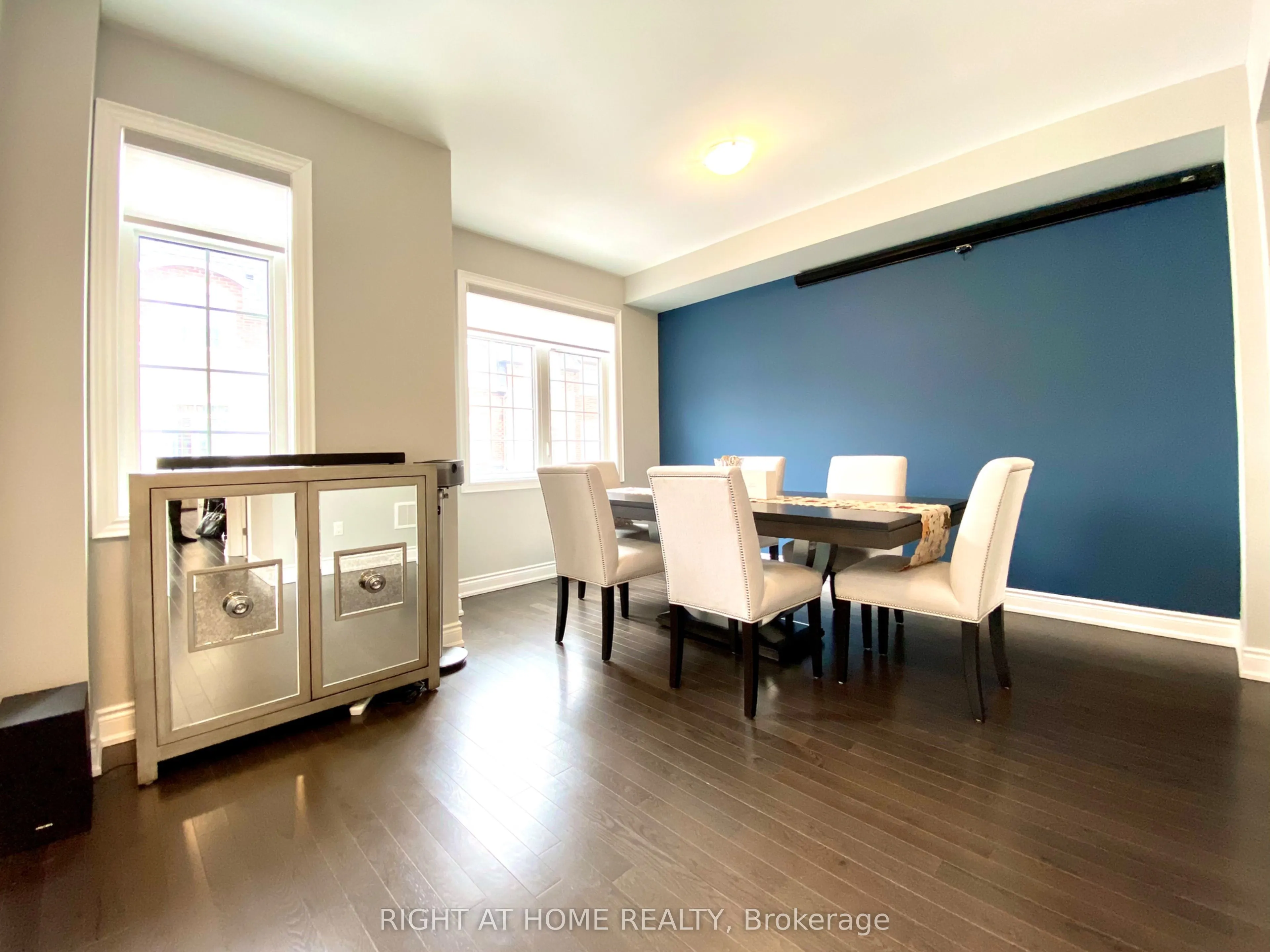 2 Queen Mary Court