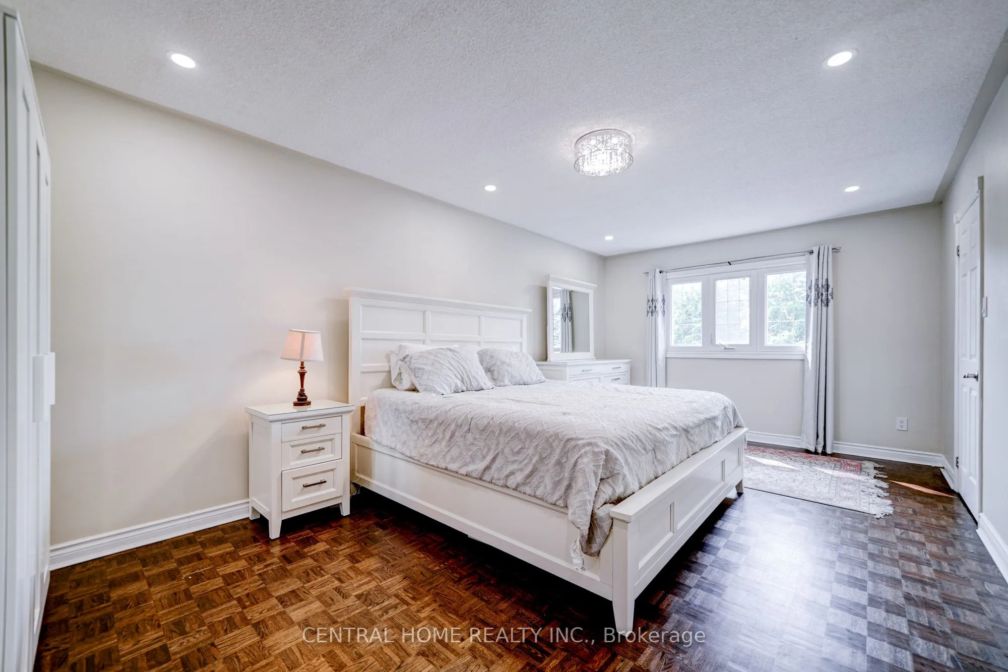 293 Worth Boulevard