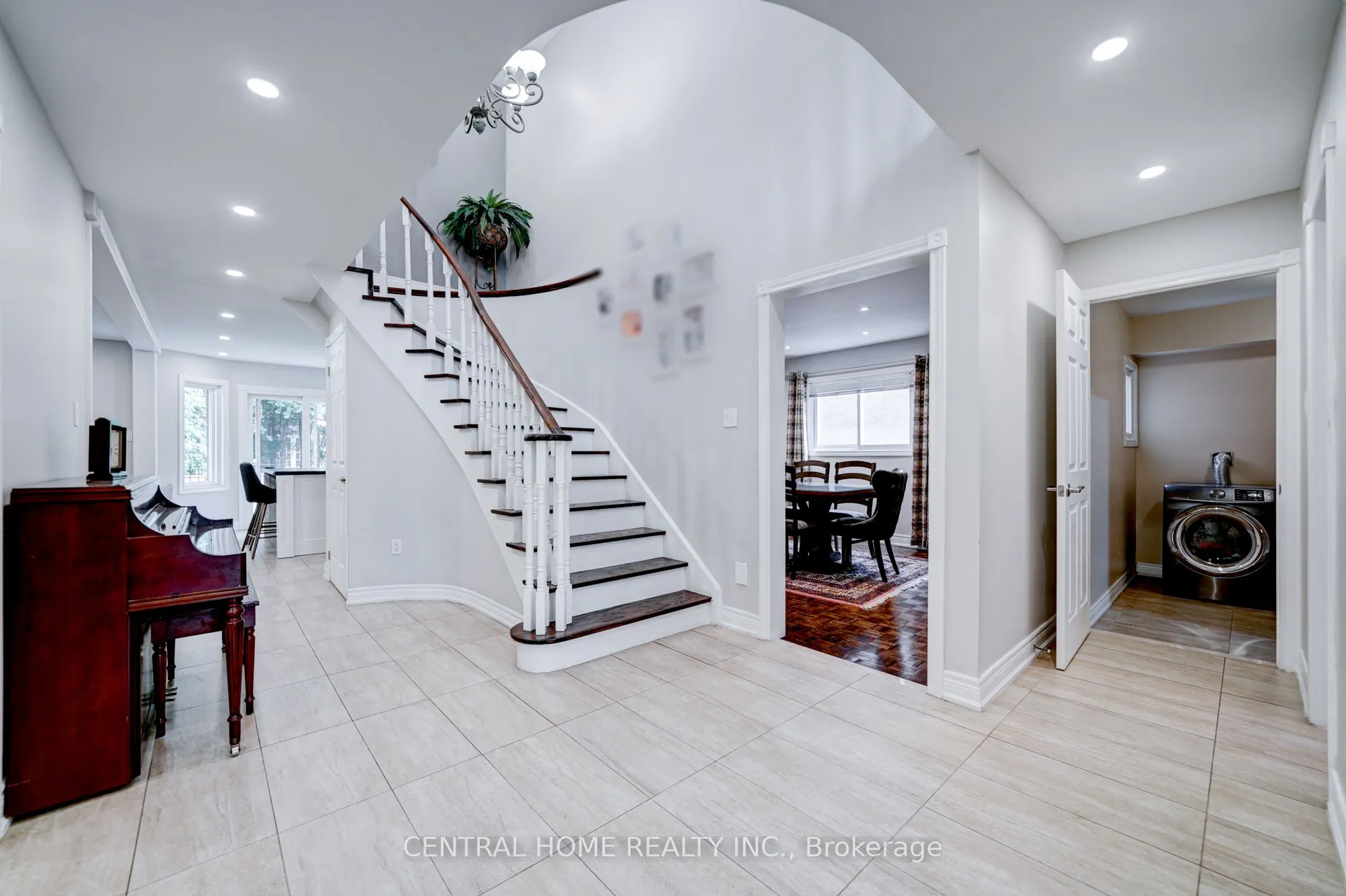 293 Worth Boulevard