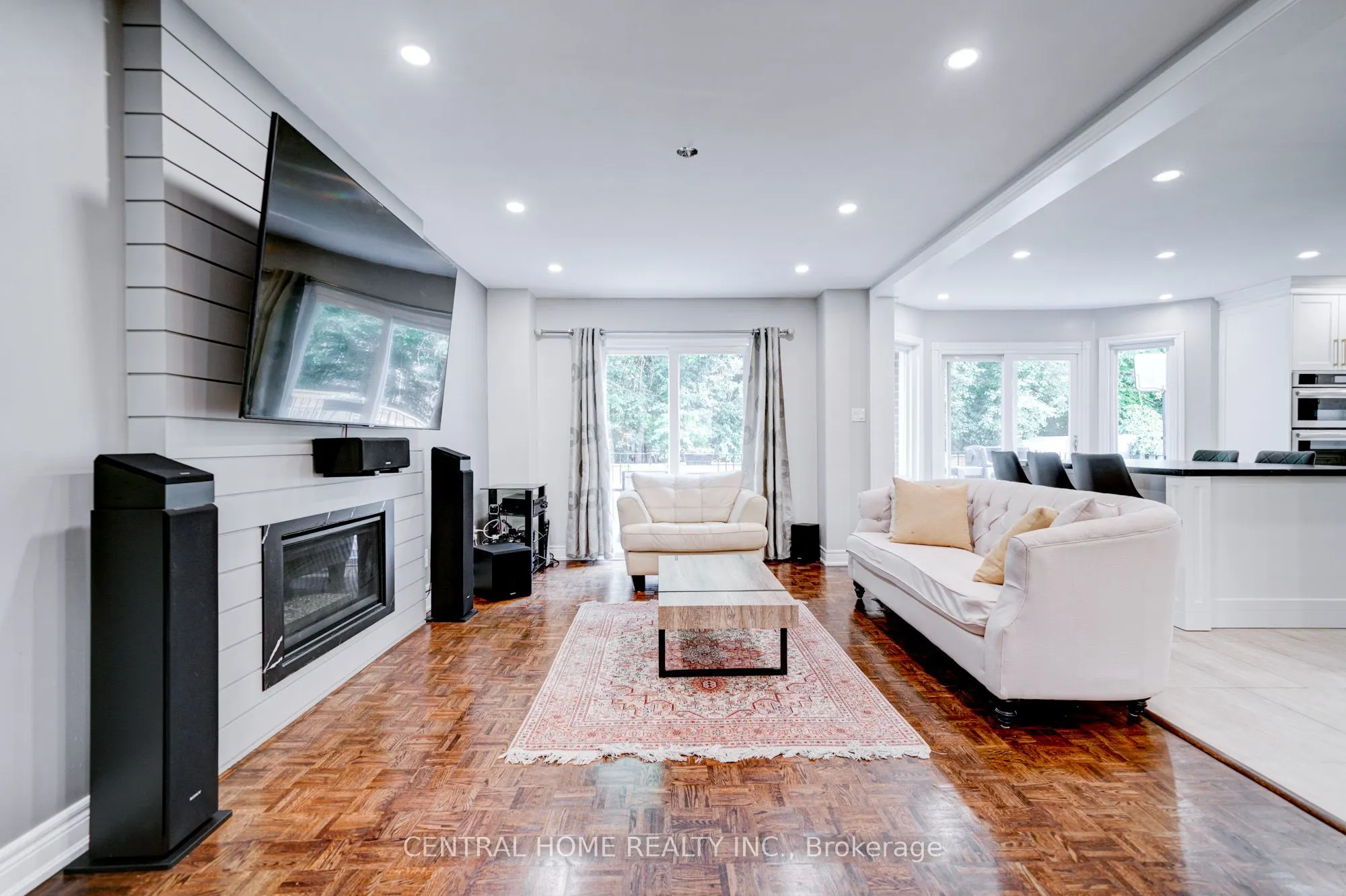 293 Worth Boulevard