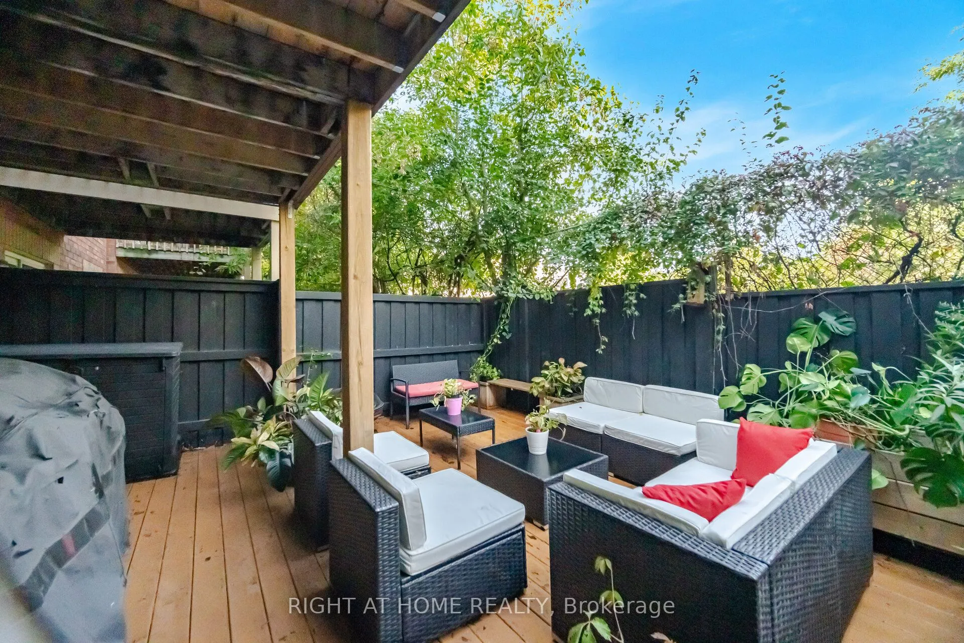 8032 Kipling Avenue #8