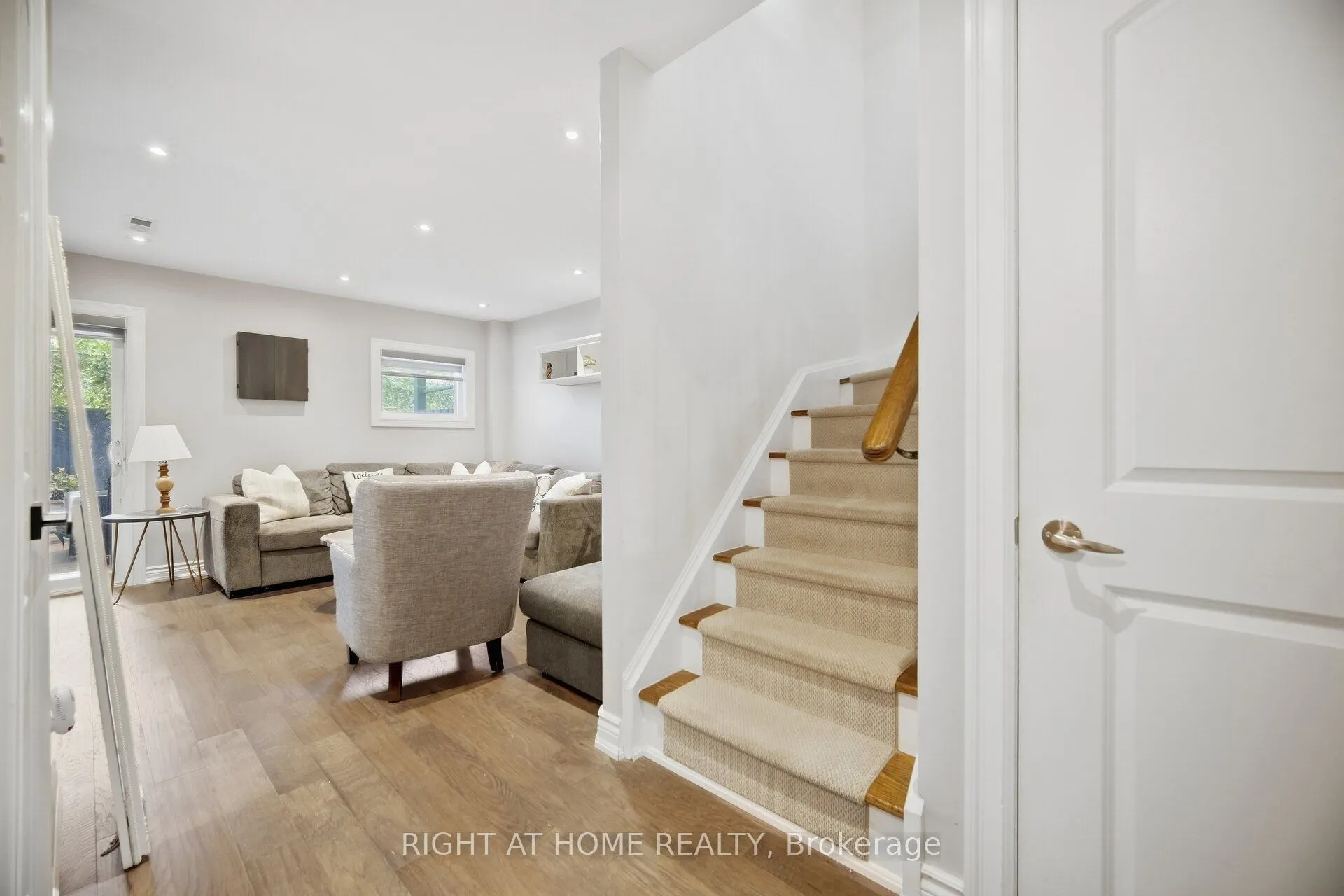 8032 Kipling Avenue #8