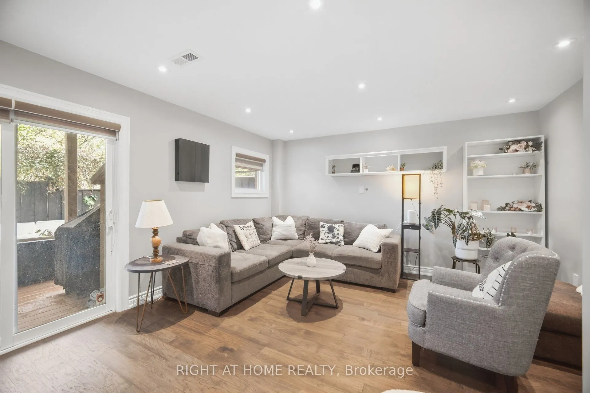 8032 Kipling Avenue #8