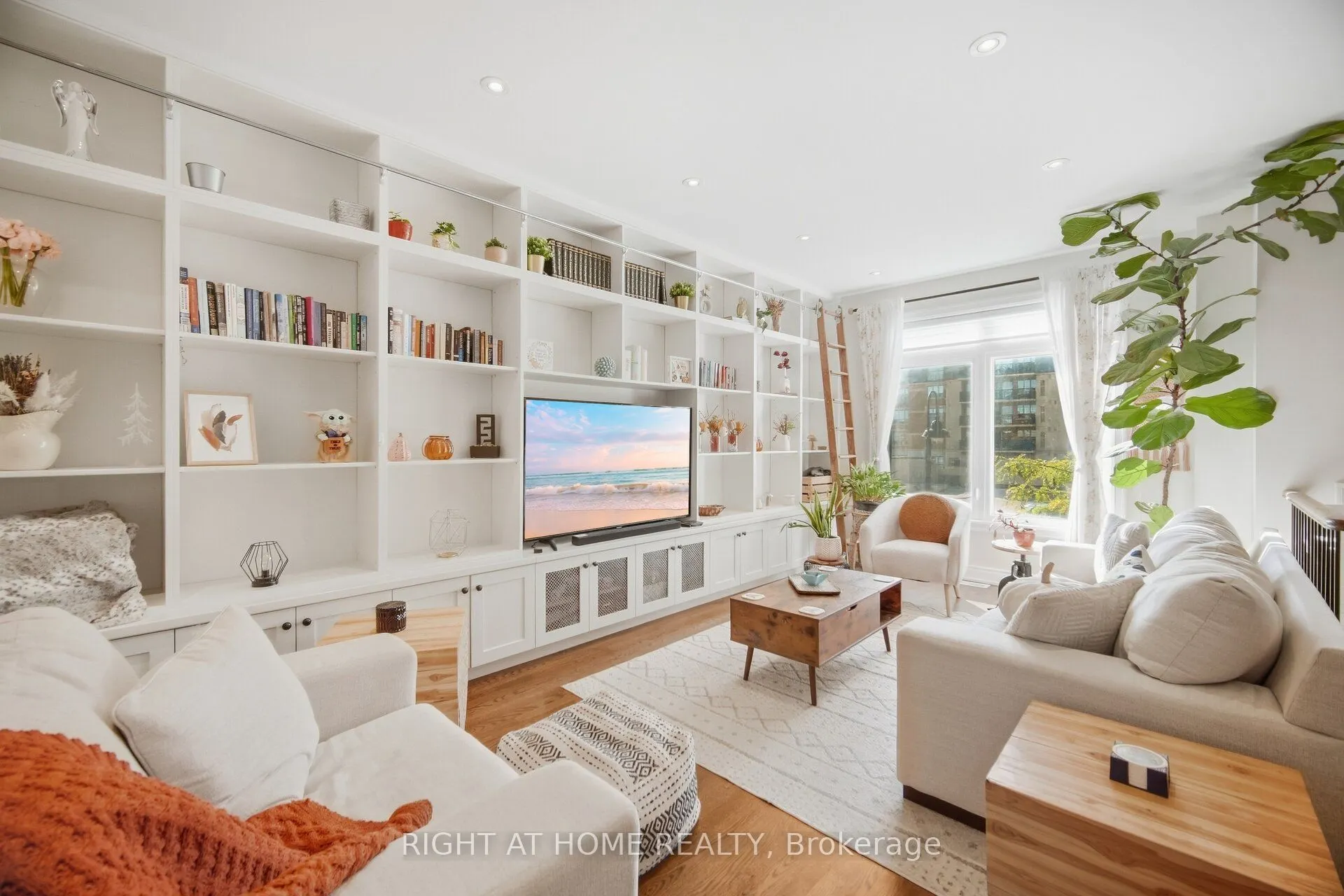 8032 Kipling Avenue #8