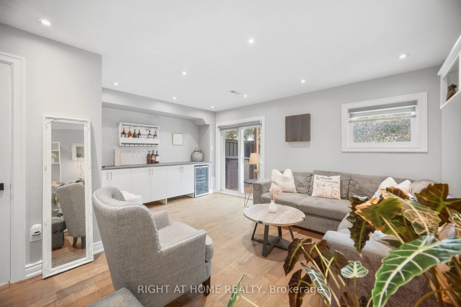 8032 Kipling Avenue #8