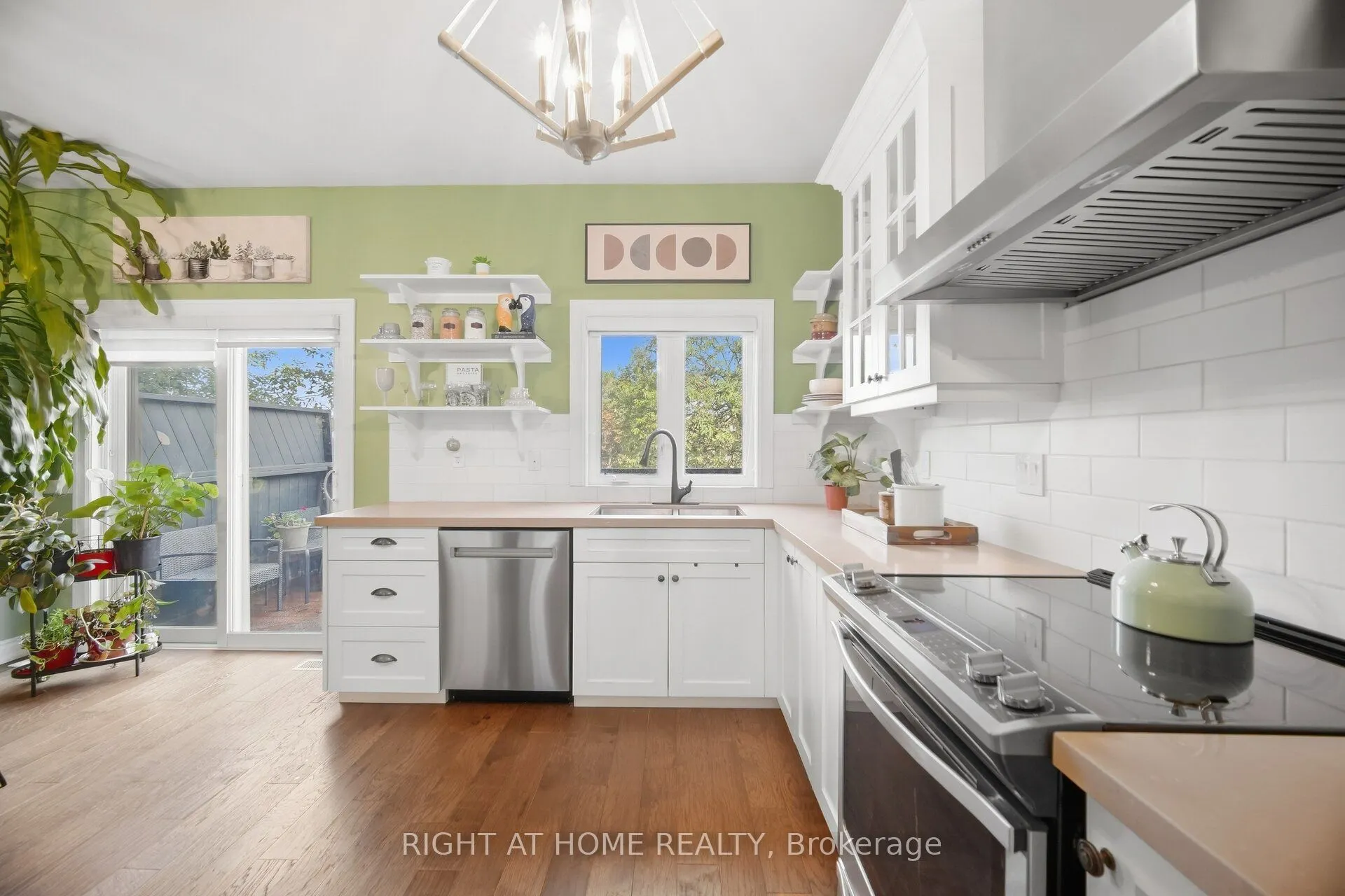 8032 Kipling Avenue #8