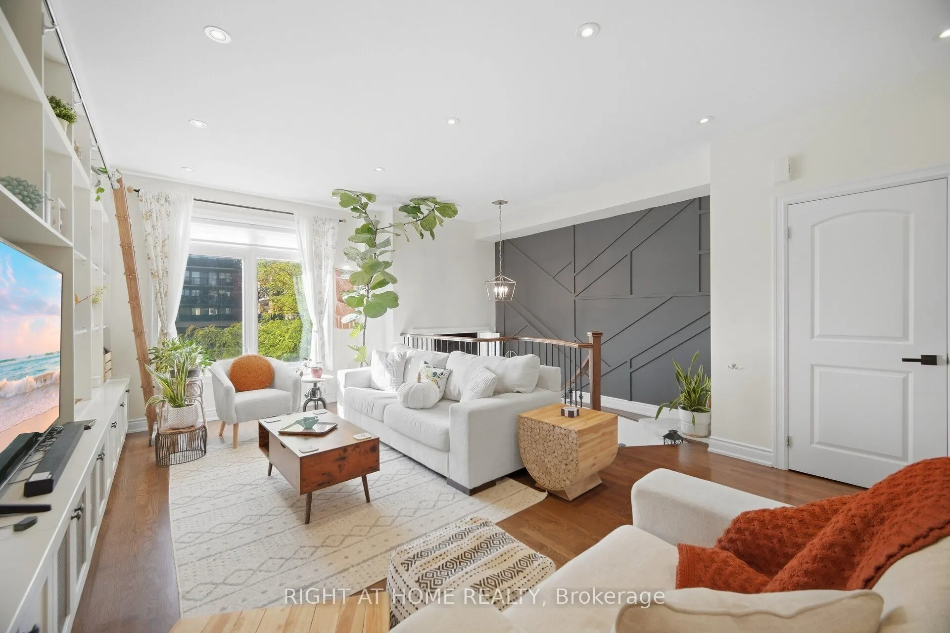 8032 Kipling Avenue #8