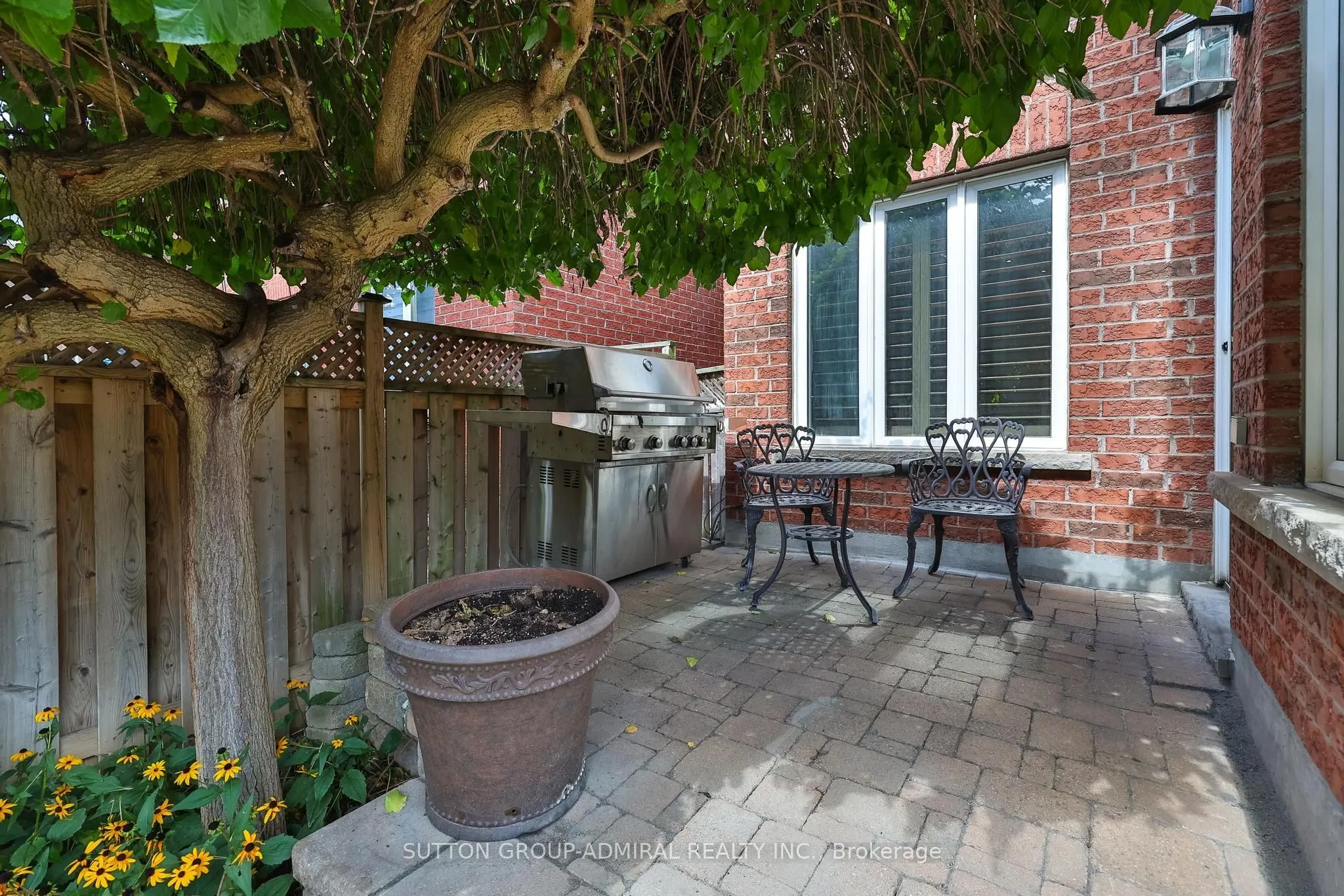 35 Strauss Road