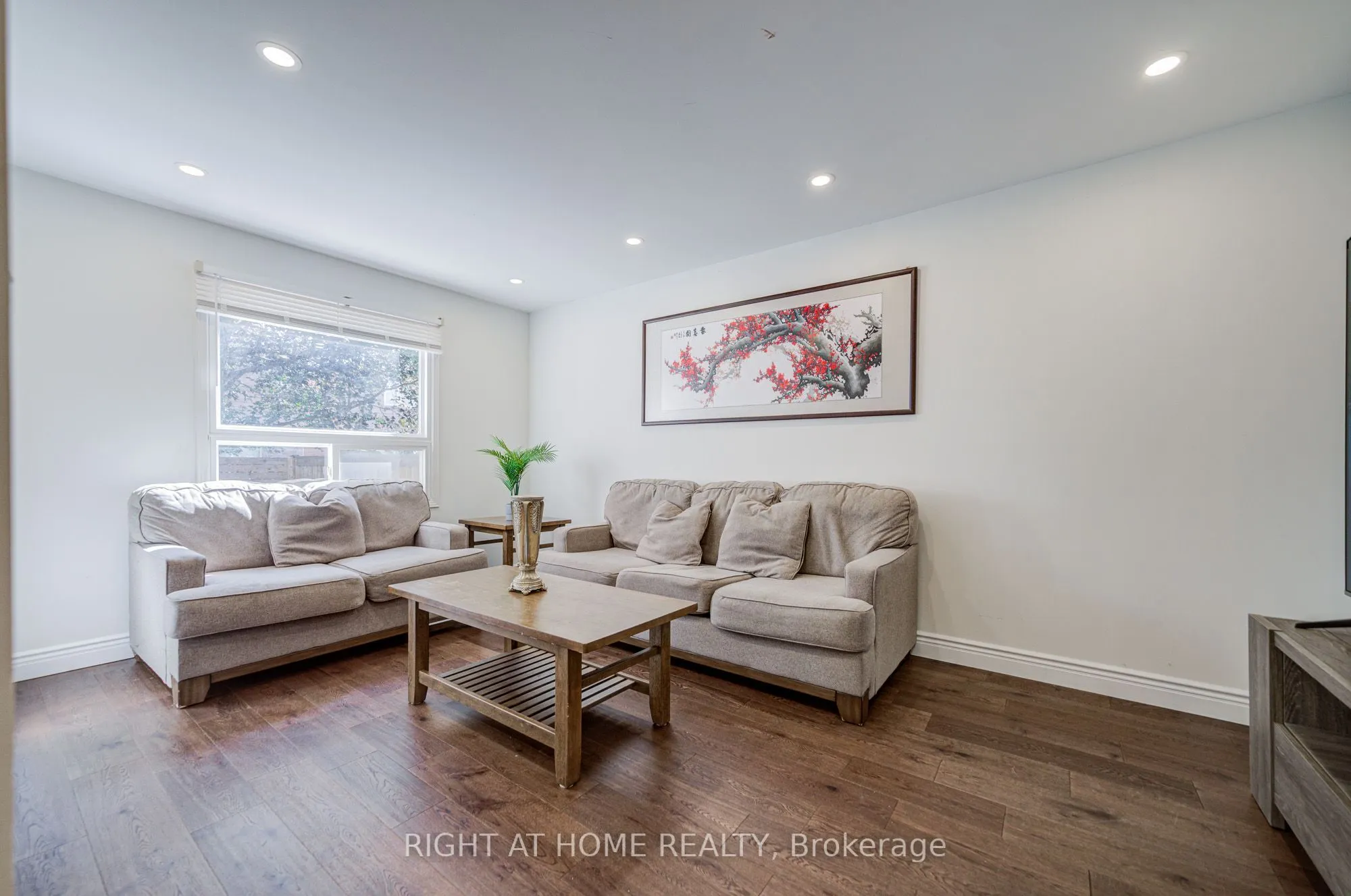 71 Bayhampton Crescent