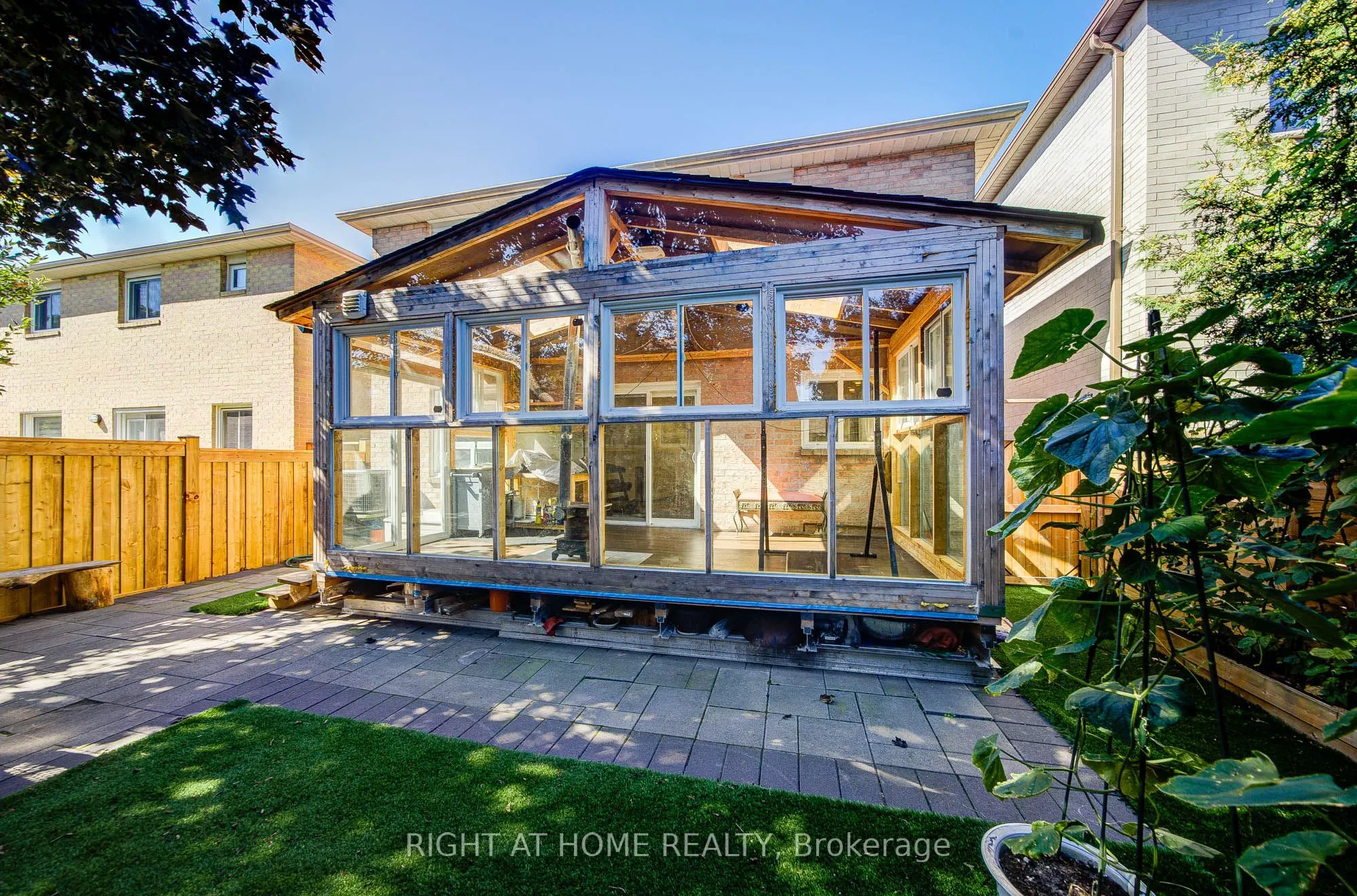 71 Bayhampton Crescent