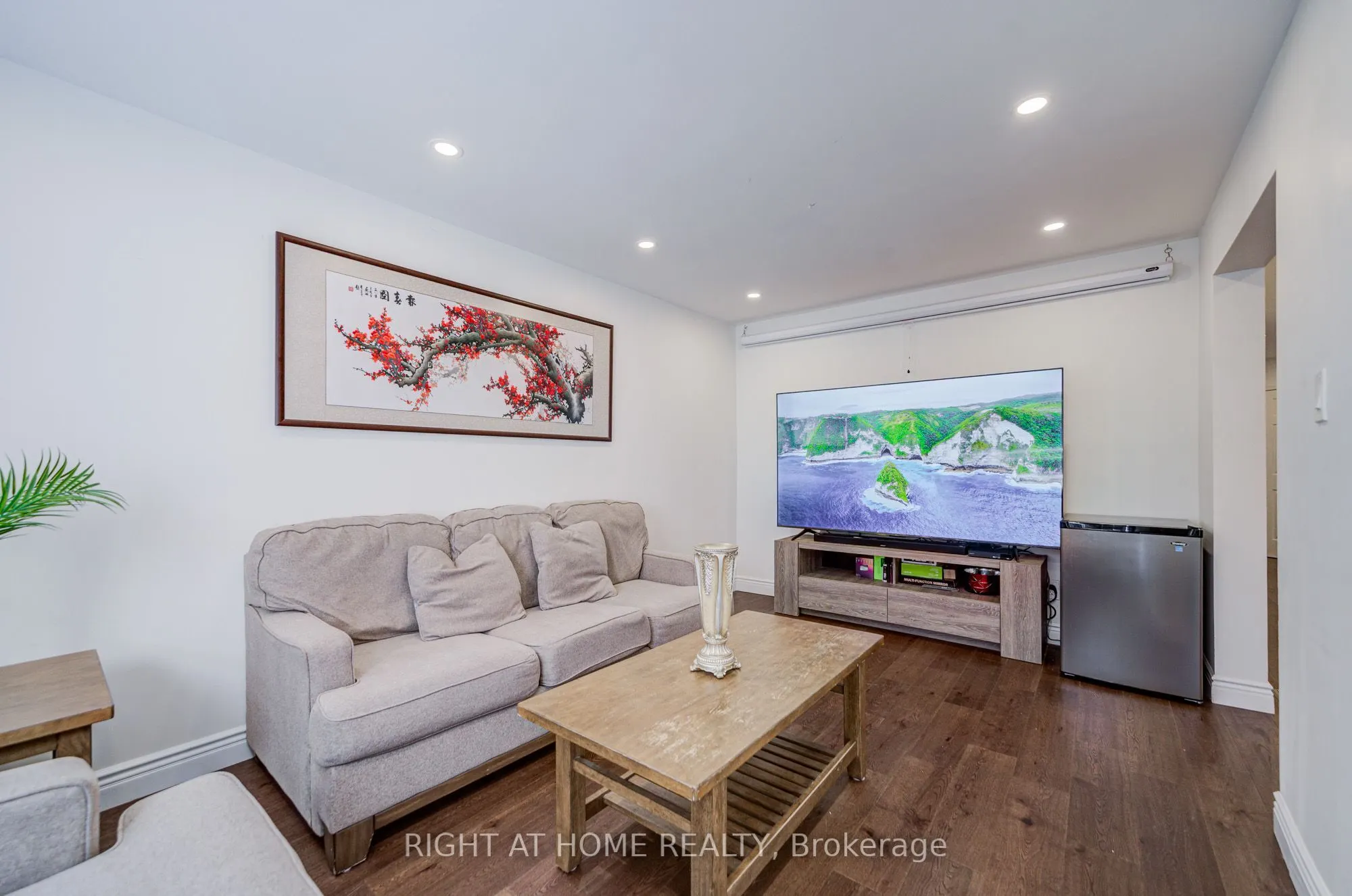 71 Bayhampton Crescent