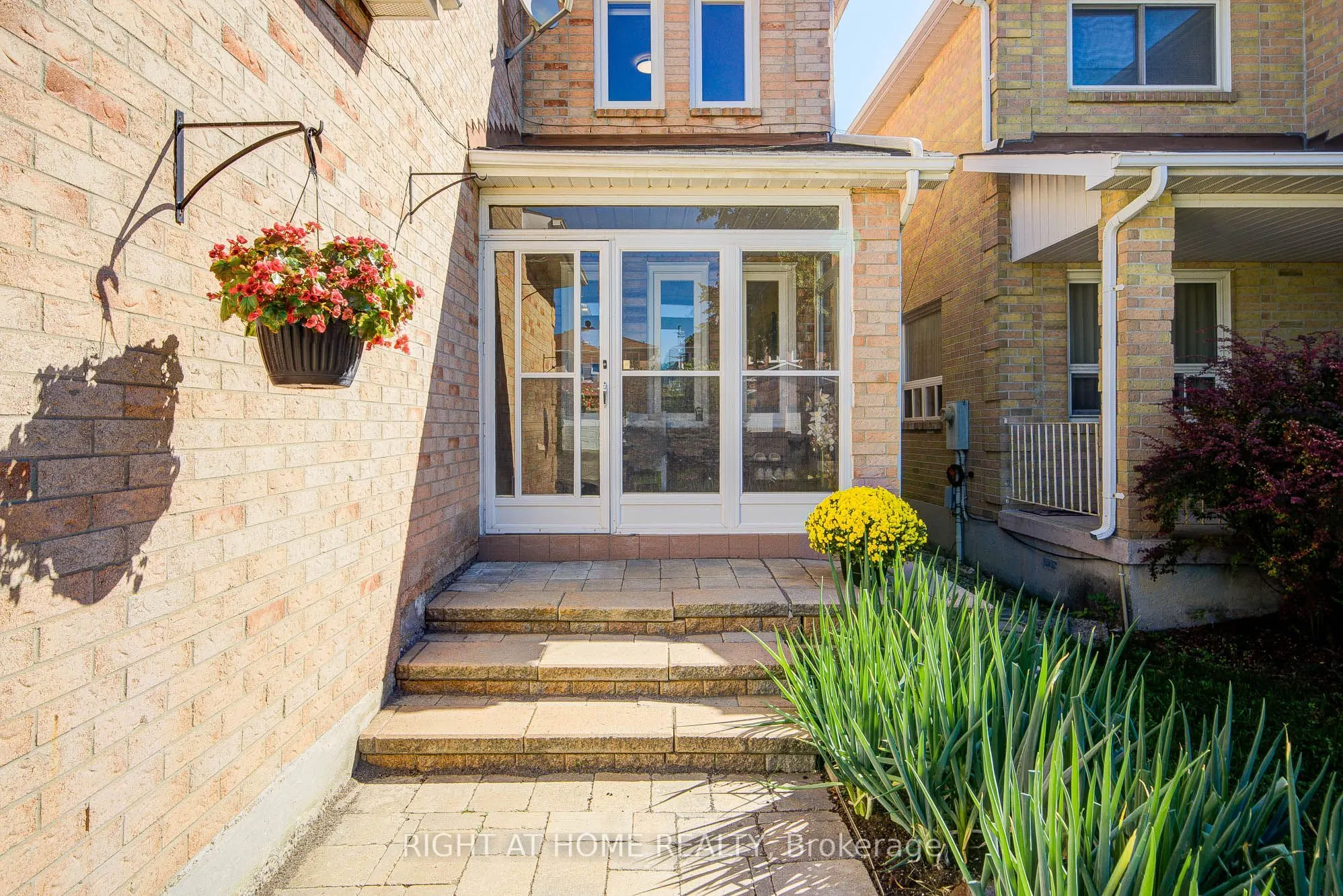 71 Bayhampton Crescent