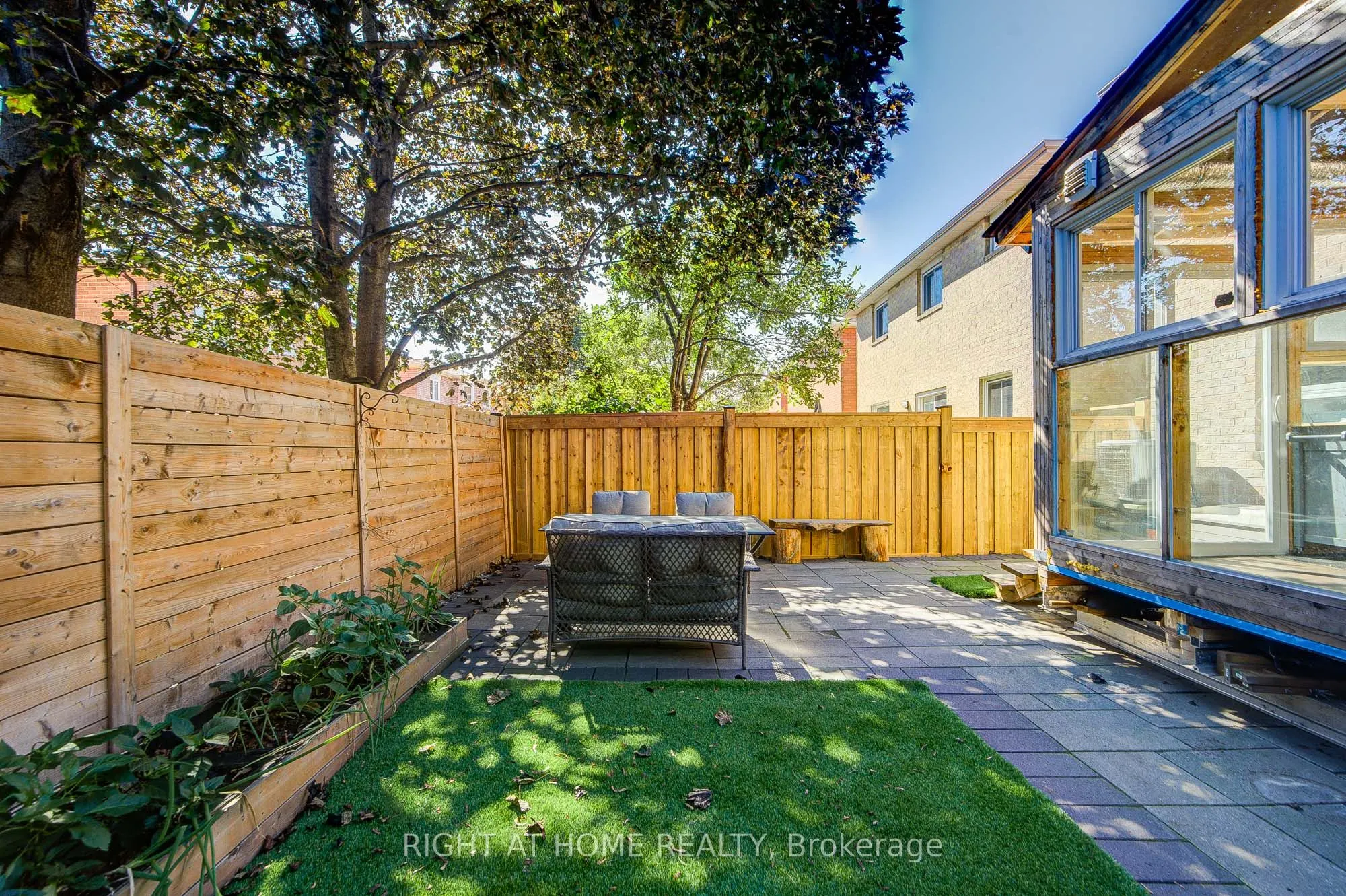 71 Bayhampton Crescent