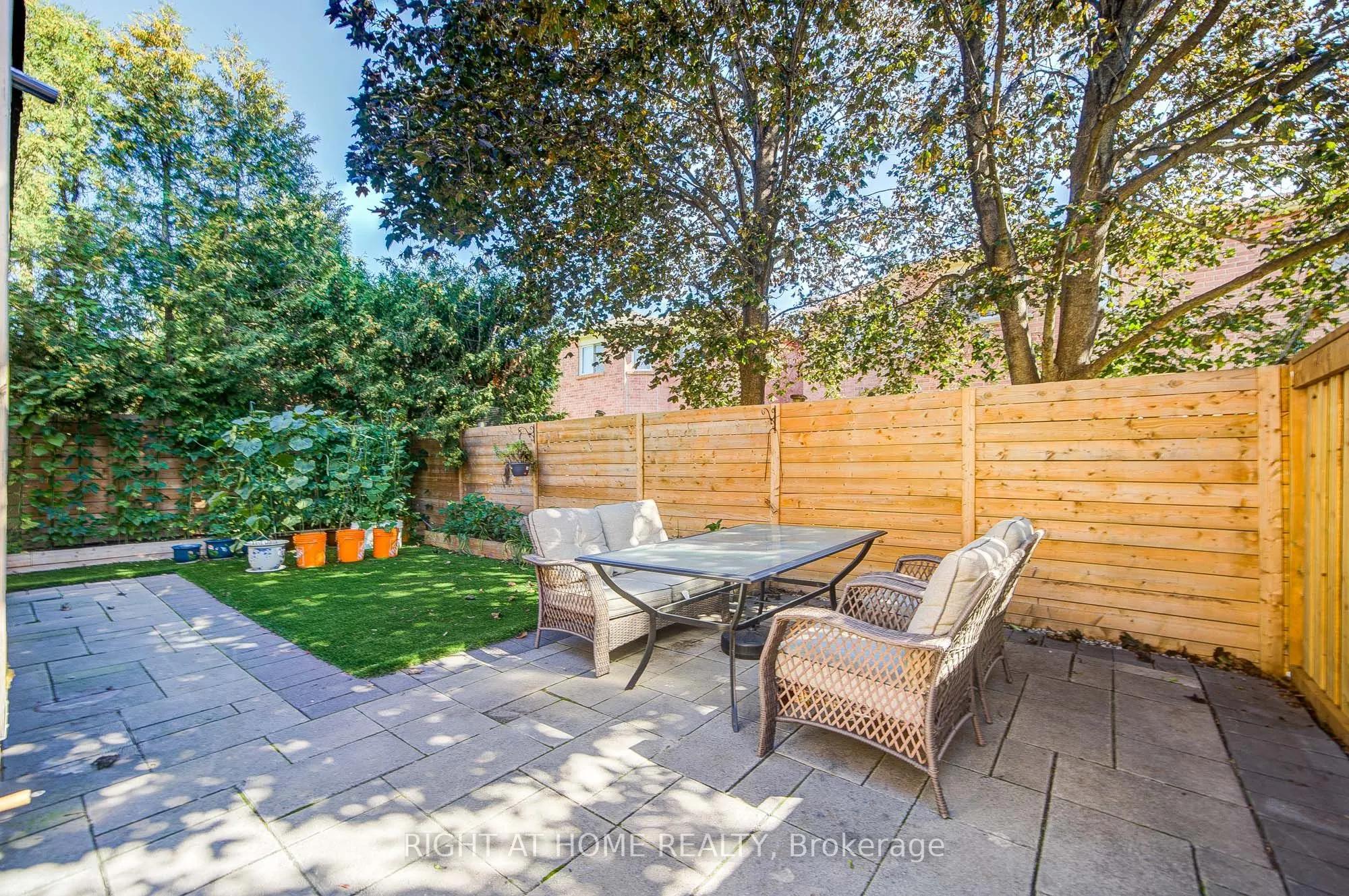 71 Bayhampton Crescent