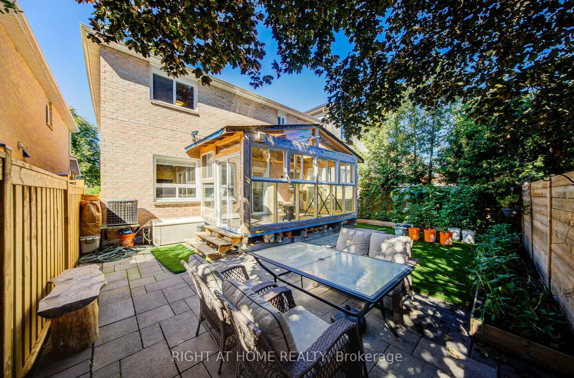 71 Bayhampton Crescent