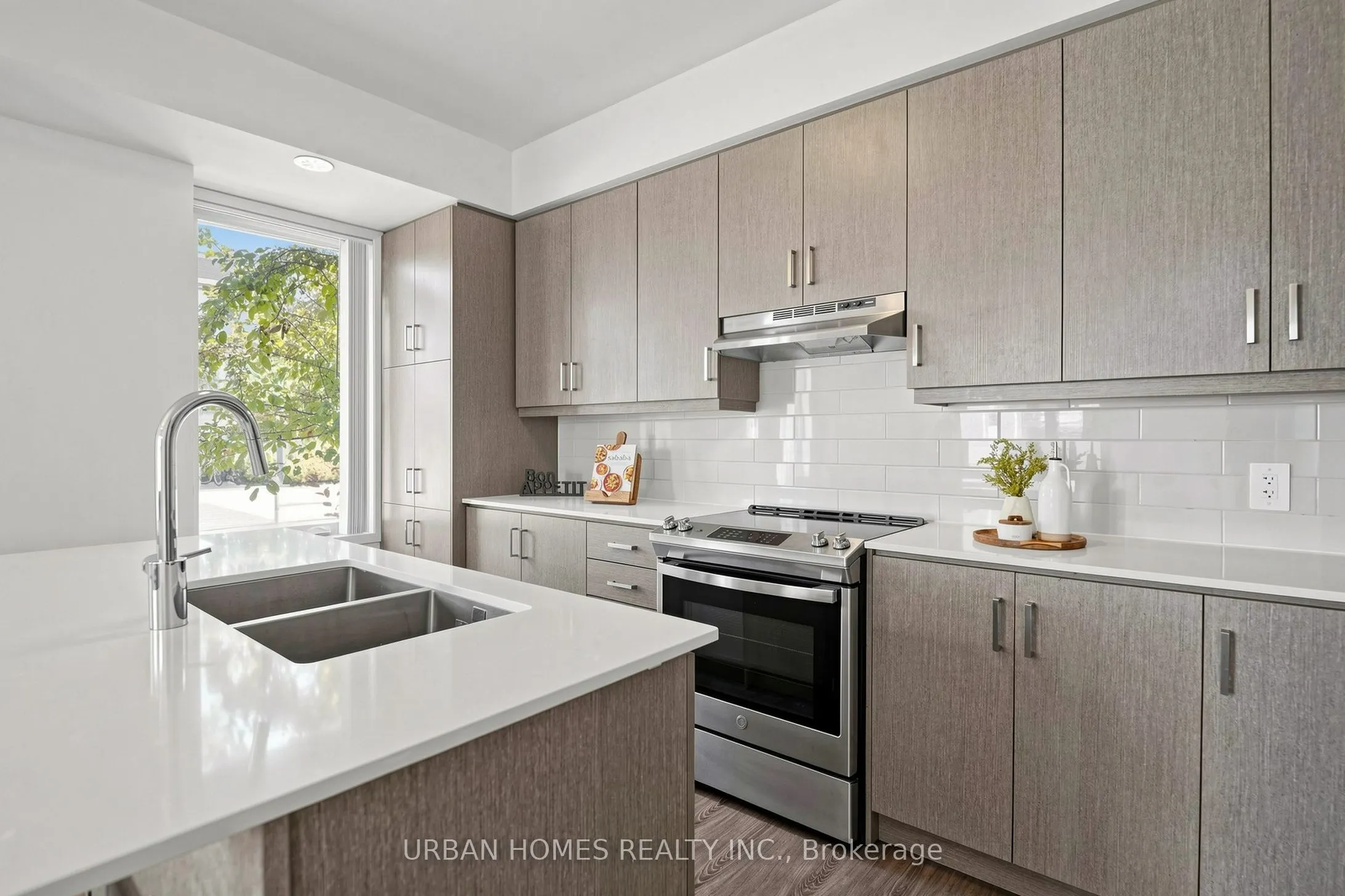 10 Almond Blossom Mews #97