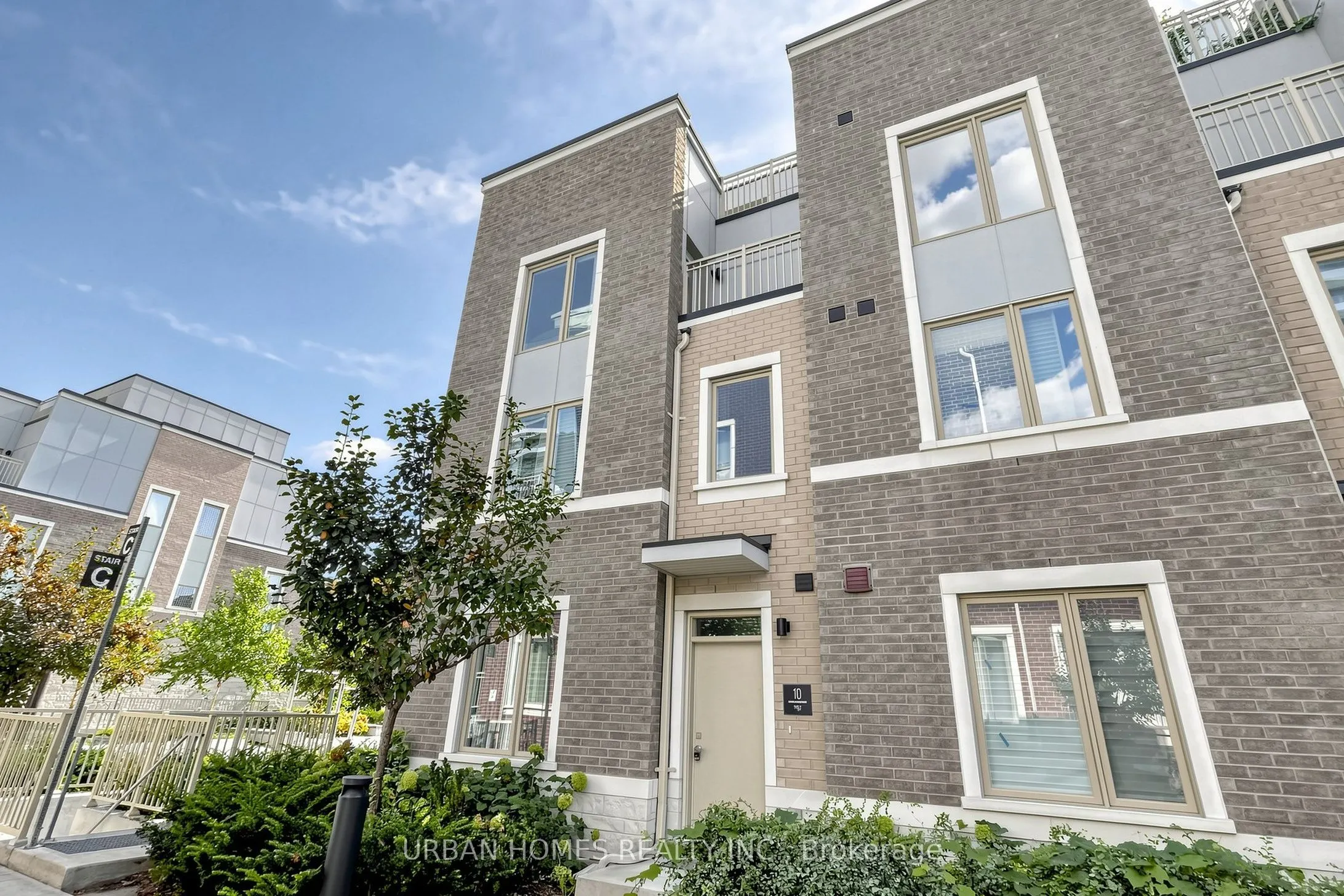 10 Almond Blossom Mews #97
