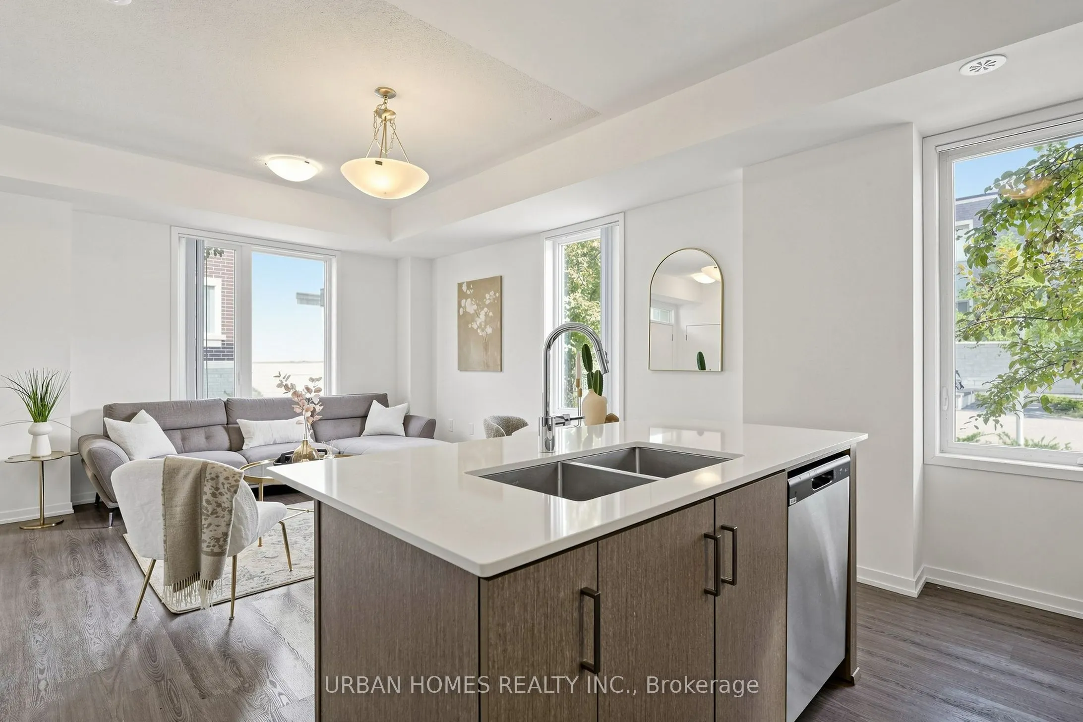 10 Almond Blossom Mews #97