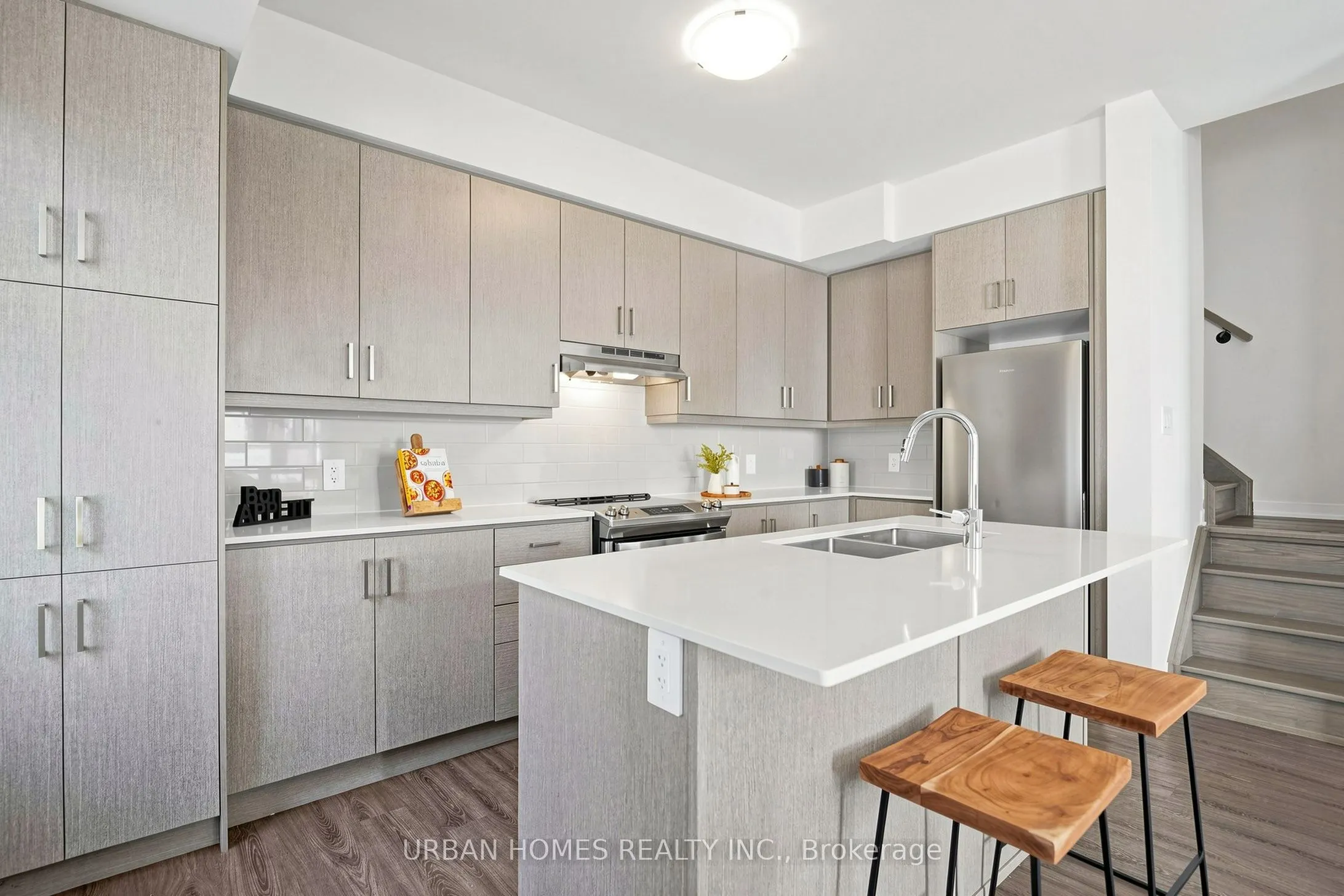 10 Almond Blossom Mews #97