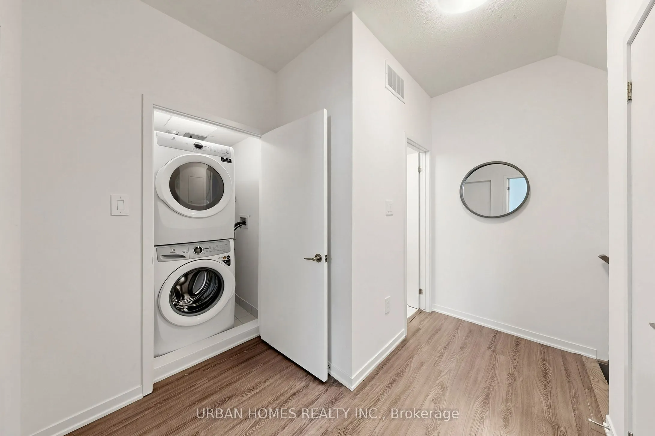 10 Almond Blossom Mews #97