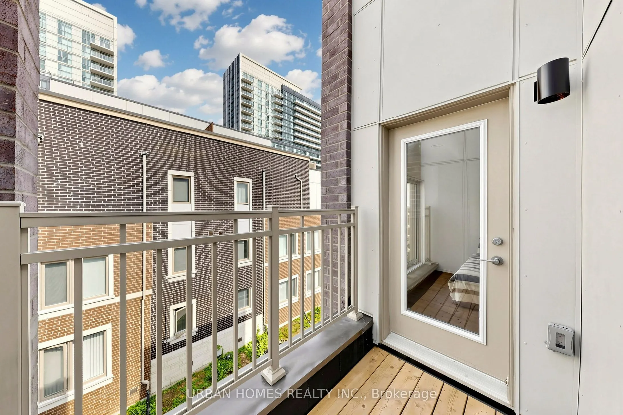 10 Almond Blossom Mews #97