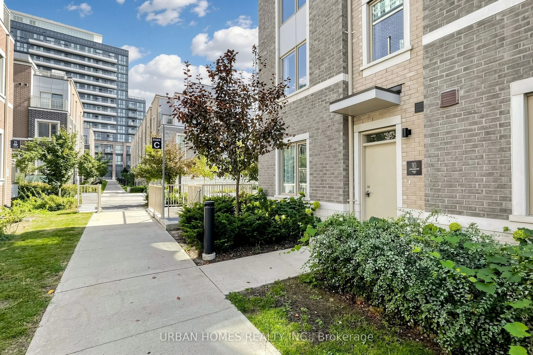 10 Almond Blossom Mews #97