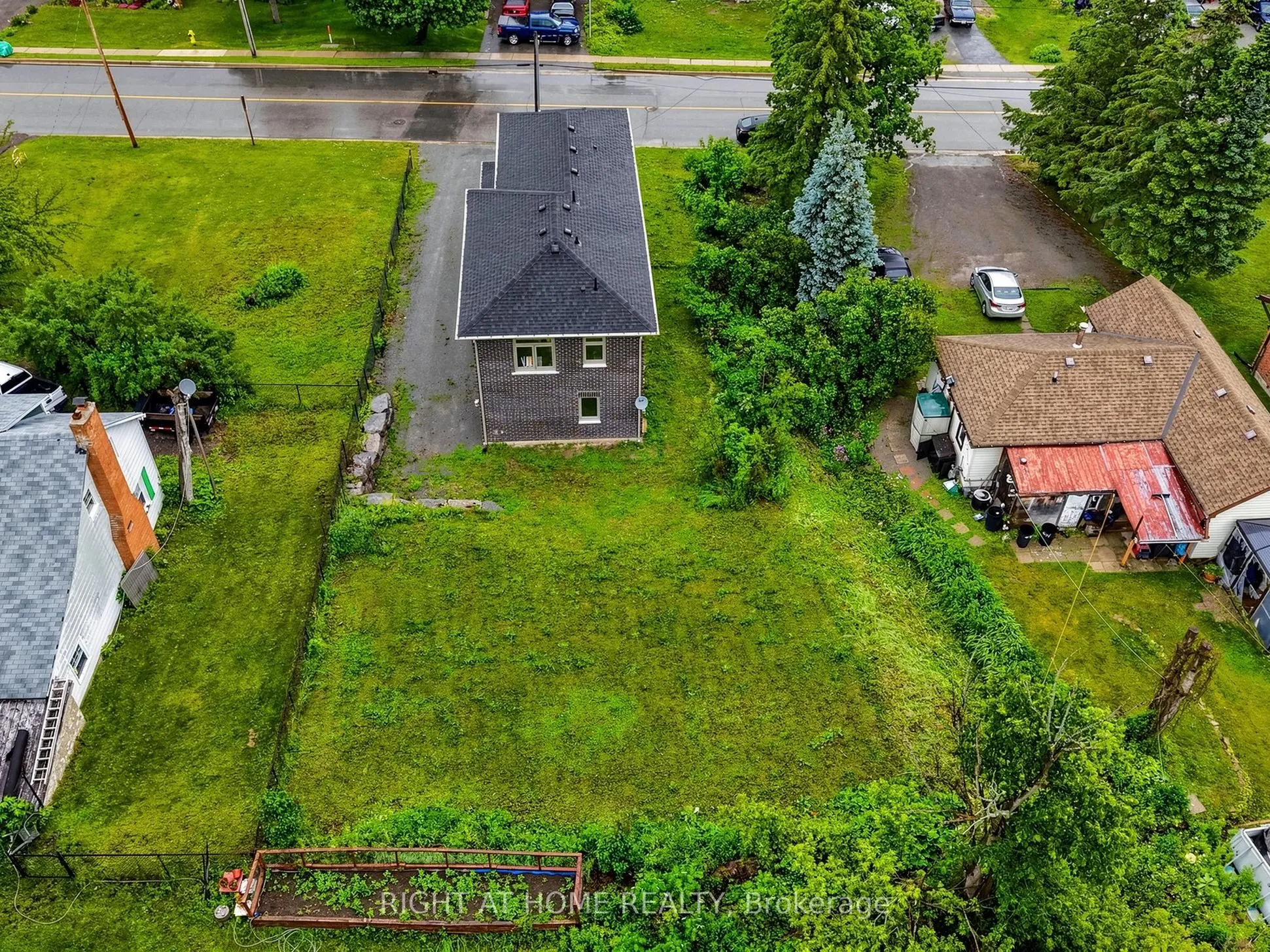 637 Simcoe Street
