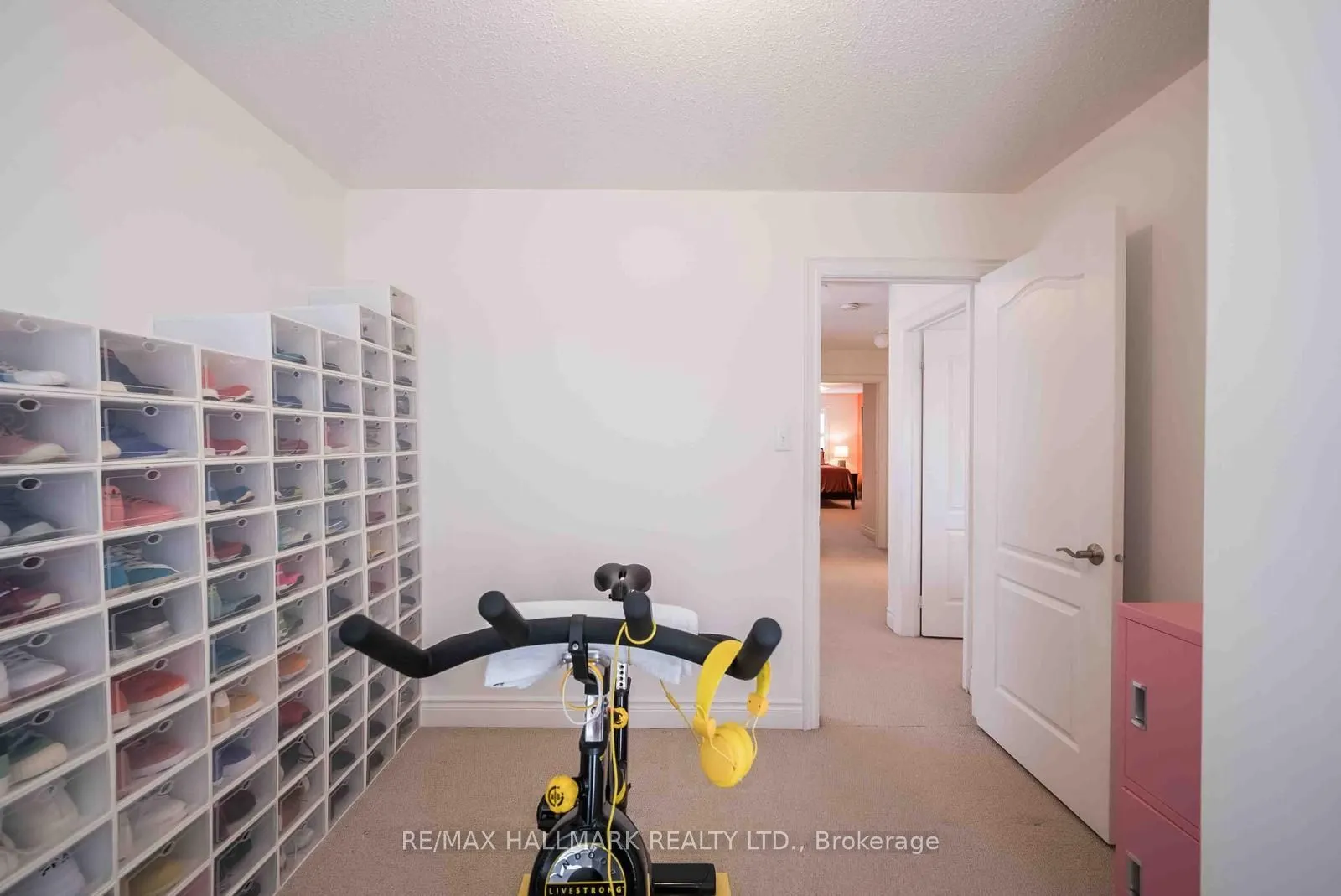 399 Reeves Way Boulevard