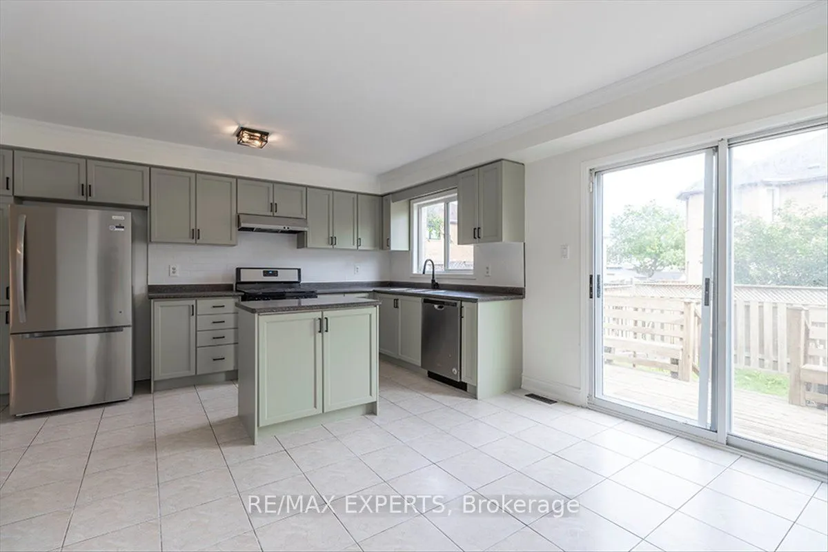 104 Echo Ridge Crescent
