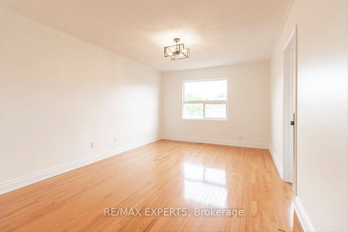 104 Echo Ridge Crescent
