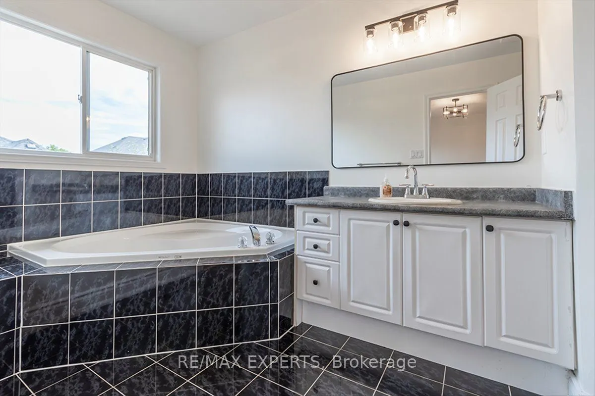 104 Echo Ridge Crescent