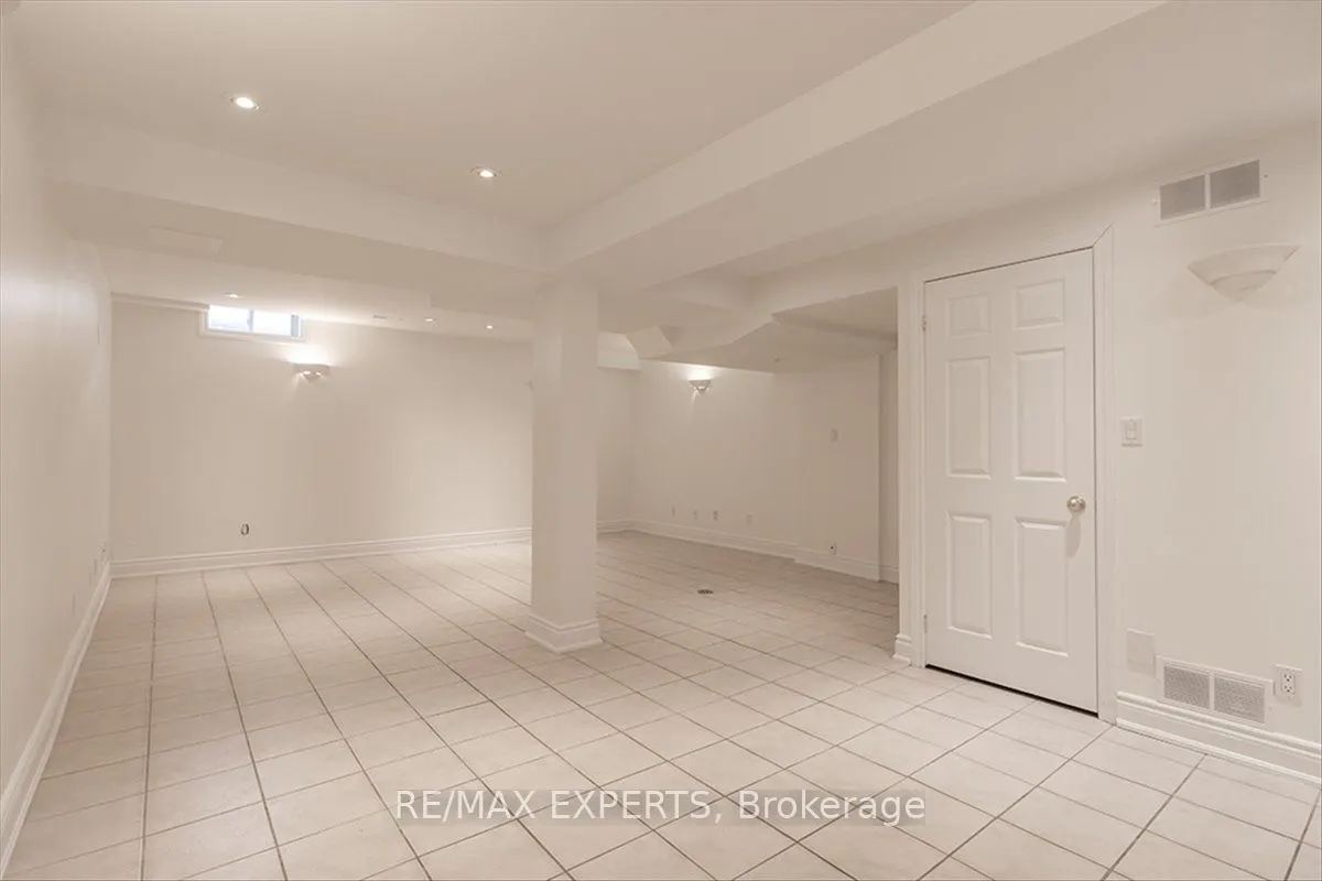 104 Echo Ridge Crescent